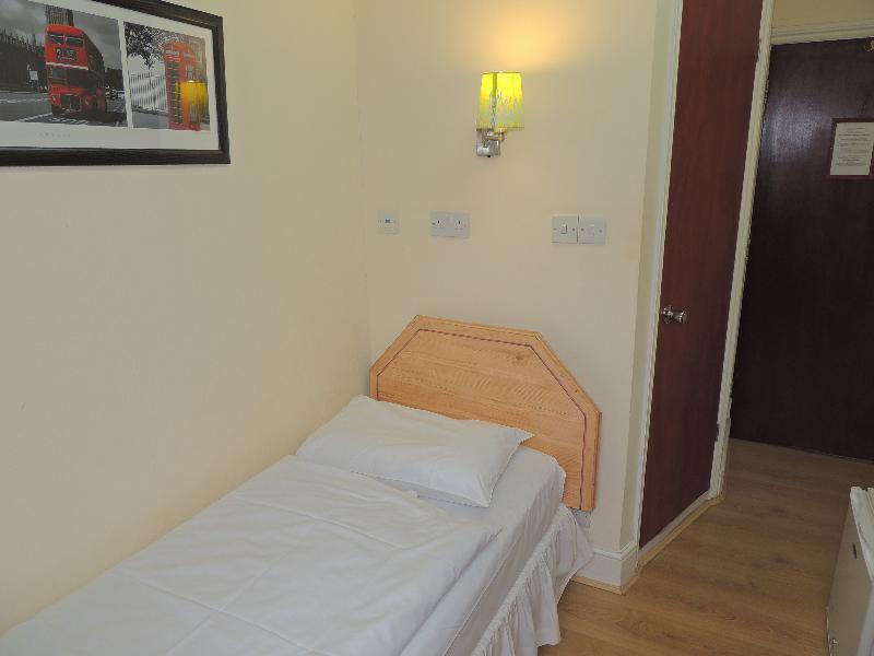 Dolphin - The 3* Londres
