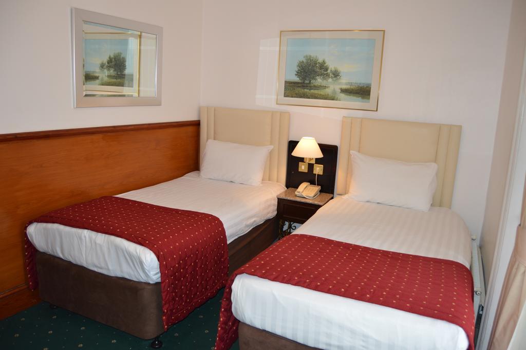 Hotel Holiday Villa Hotel 3*