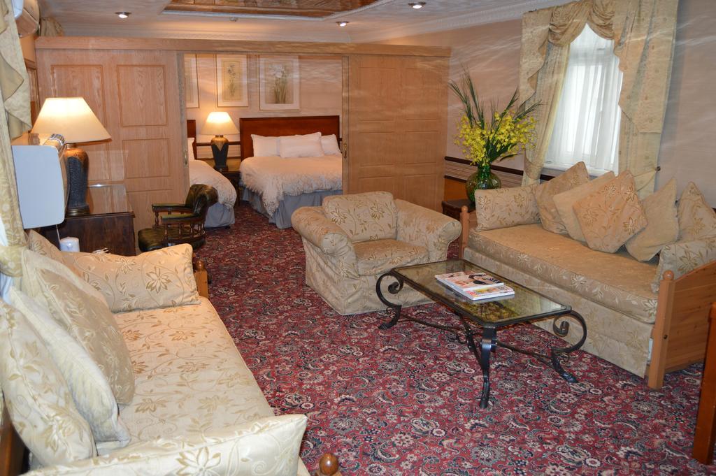 Hotel Holiday Villa Hotel 3*