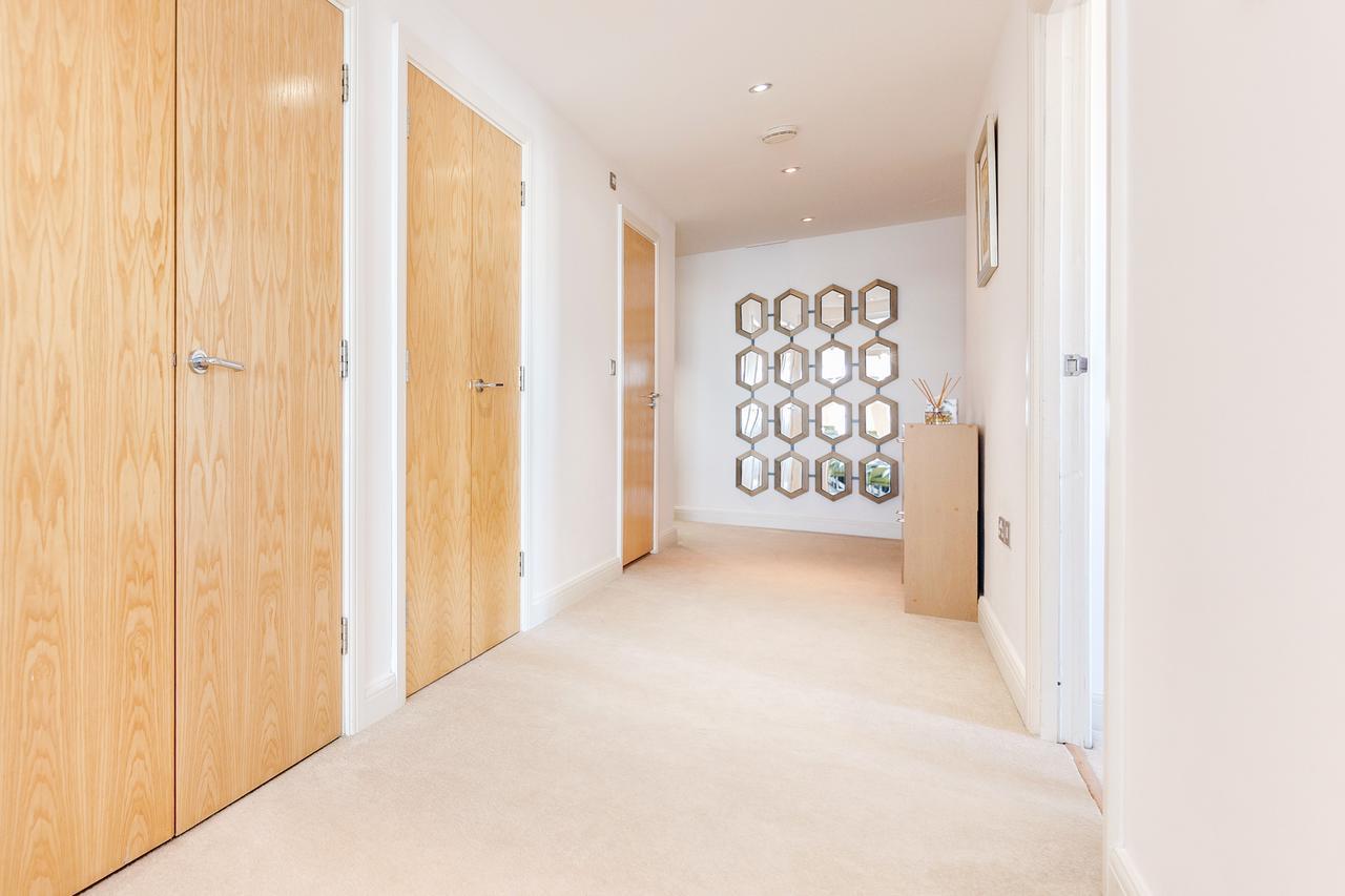 Docks Excel Apartment *