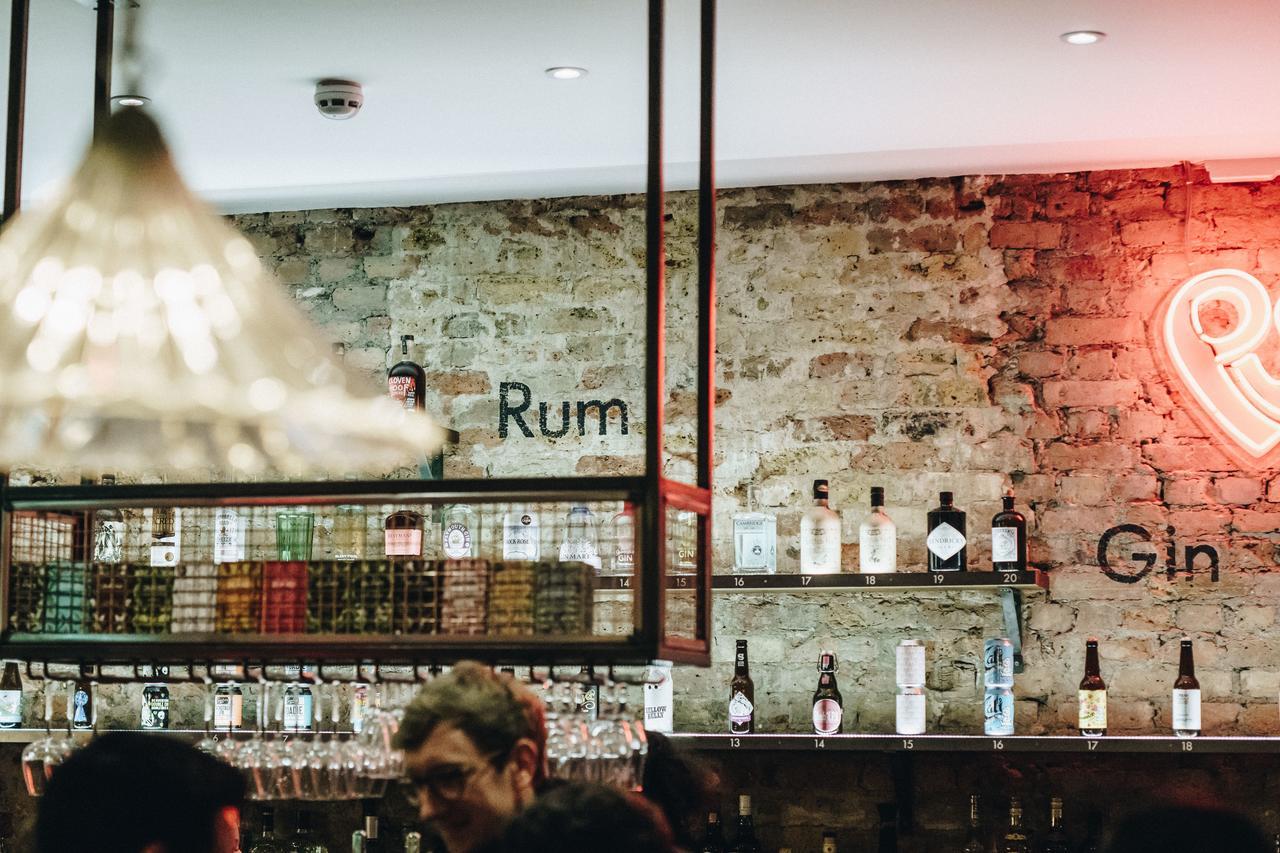 Hostal Publove @ The Crown, Battersea *