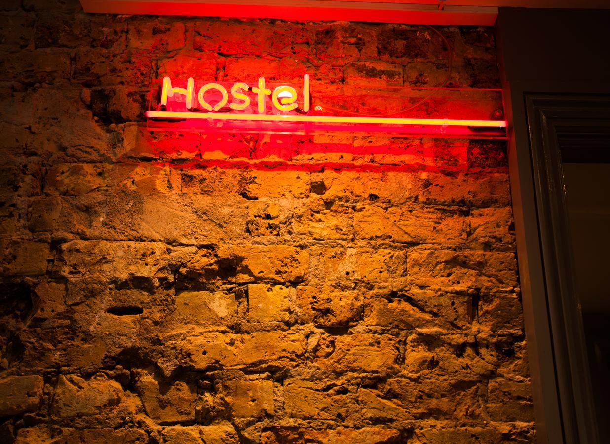 Publove @ The Crown, Battersea Hostal Londres