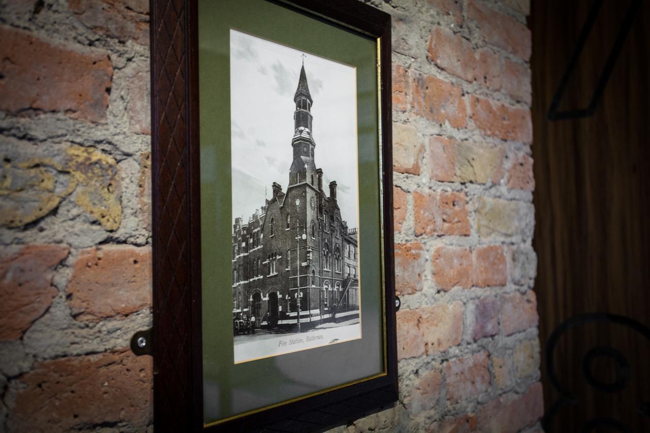 Publove @ The Crown, Battersea Hostal *