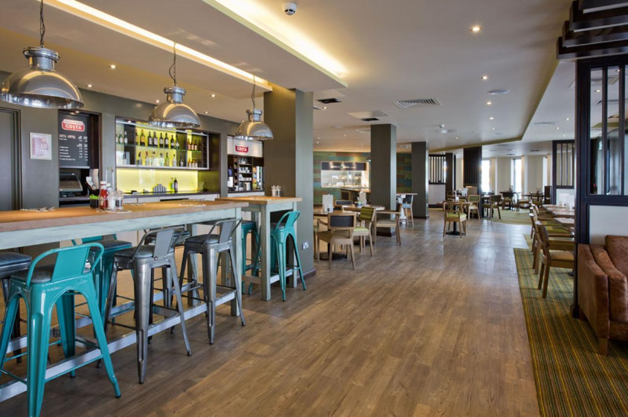 Premier Eltham Hotel 3*