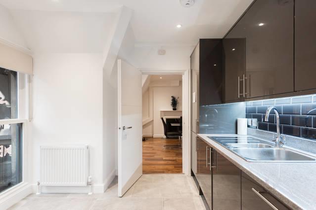 Fleet Street 4 *