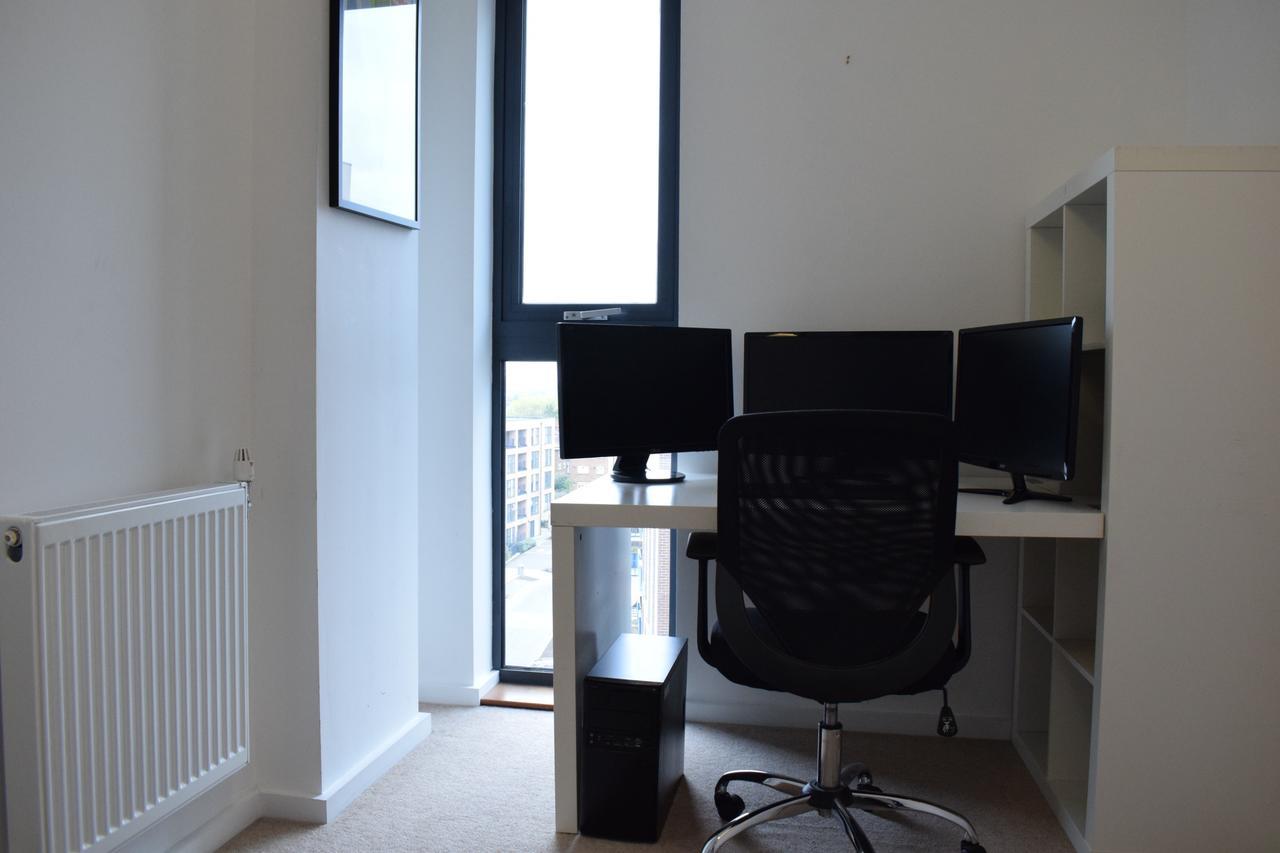1 Bedroom Flat In Lewisham With A Balcony View Of The Shard