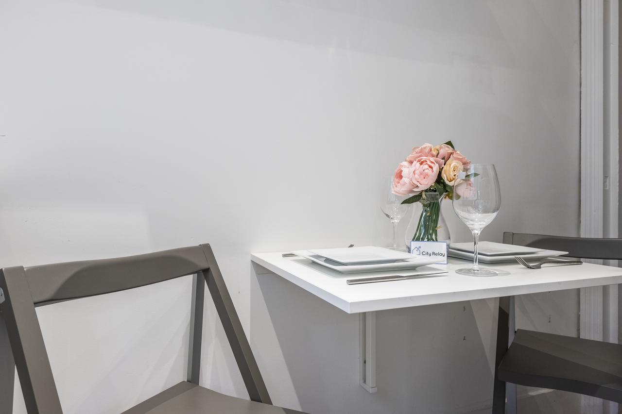 Bright Warwick Chambers Apartment