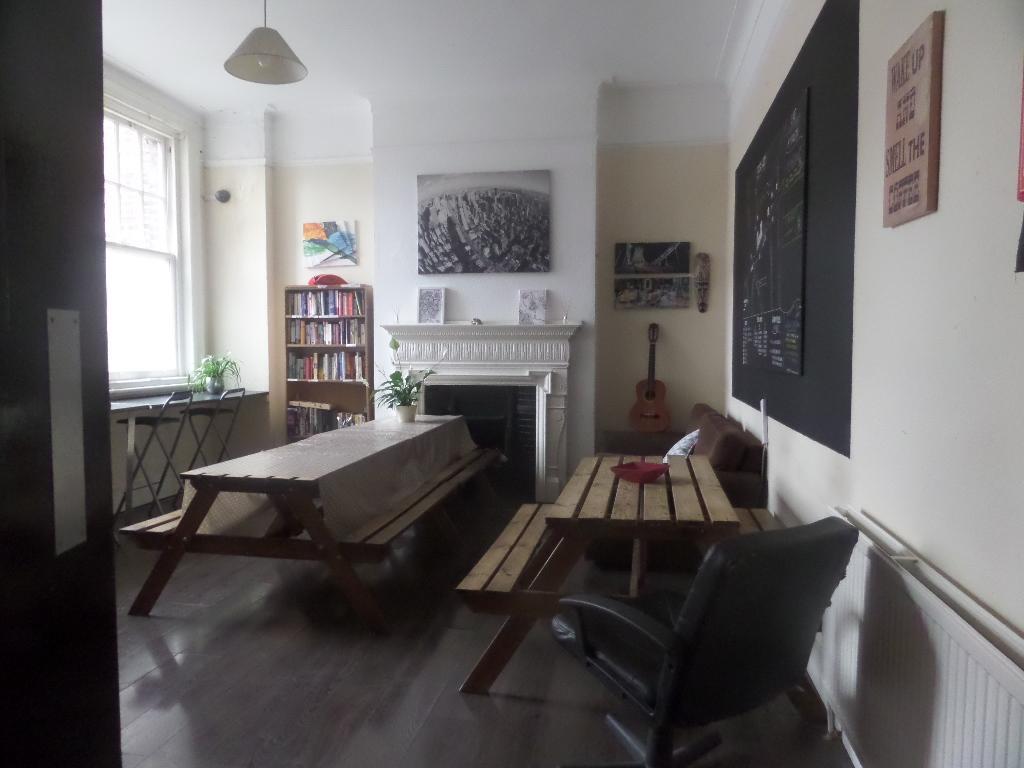 Hostal Boleyn Bunkhouse And Bar