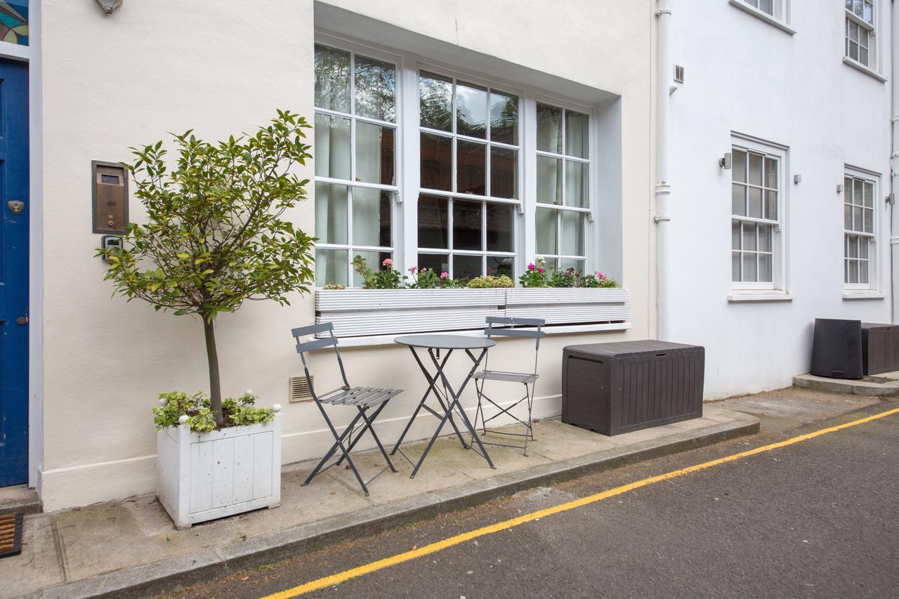 Stanhope Mews