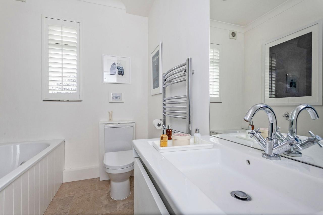 Elegant Shepherds Bush By Kensington Olympia By Underthedoormat * Londres
