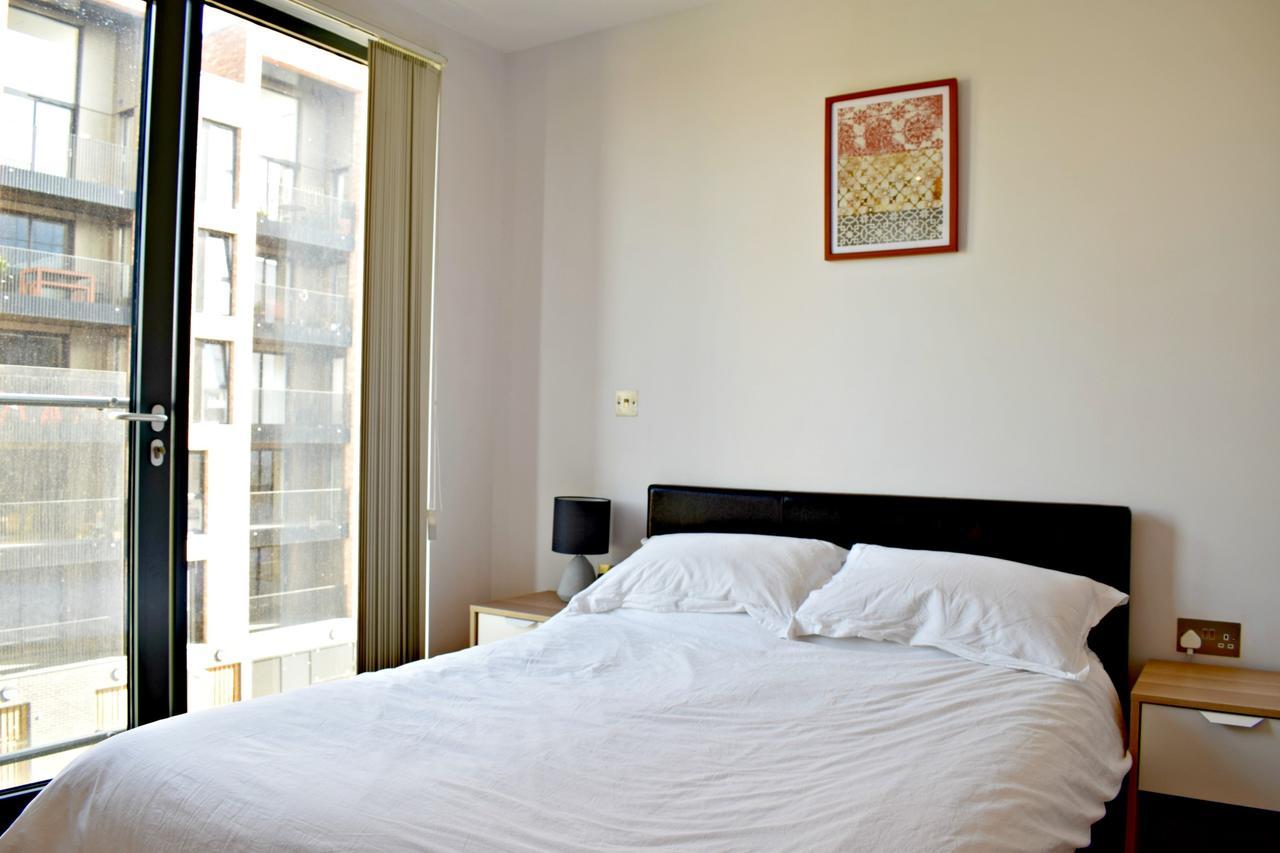 Modern 2 Bedroom Next To Olympic Park Appartement