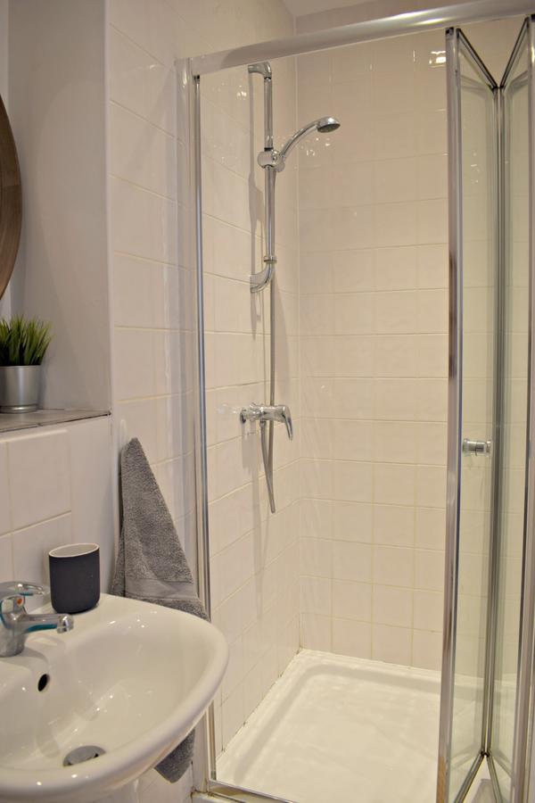 Modern 2 Bedroom Next To Olympic Park Appartement