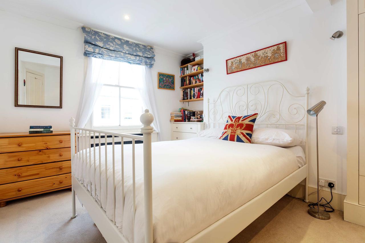 Veeve - Pretty In Pimlico