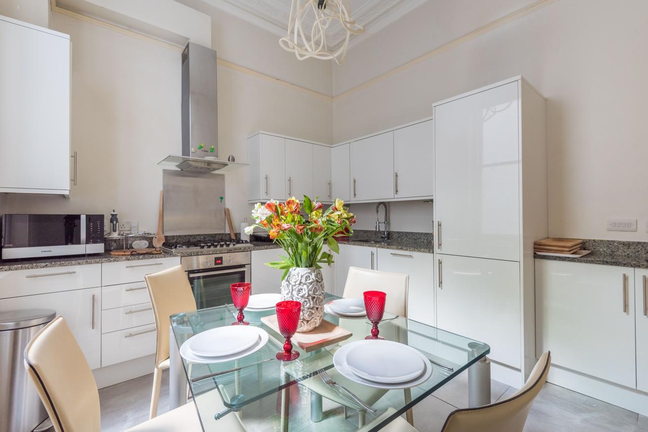 Lovely Chelsea Near The Thames By Underthedoormat * London