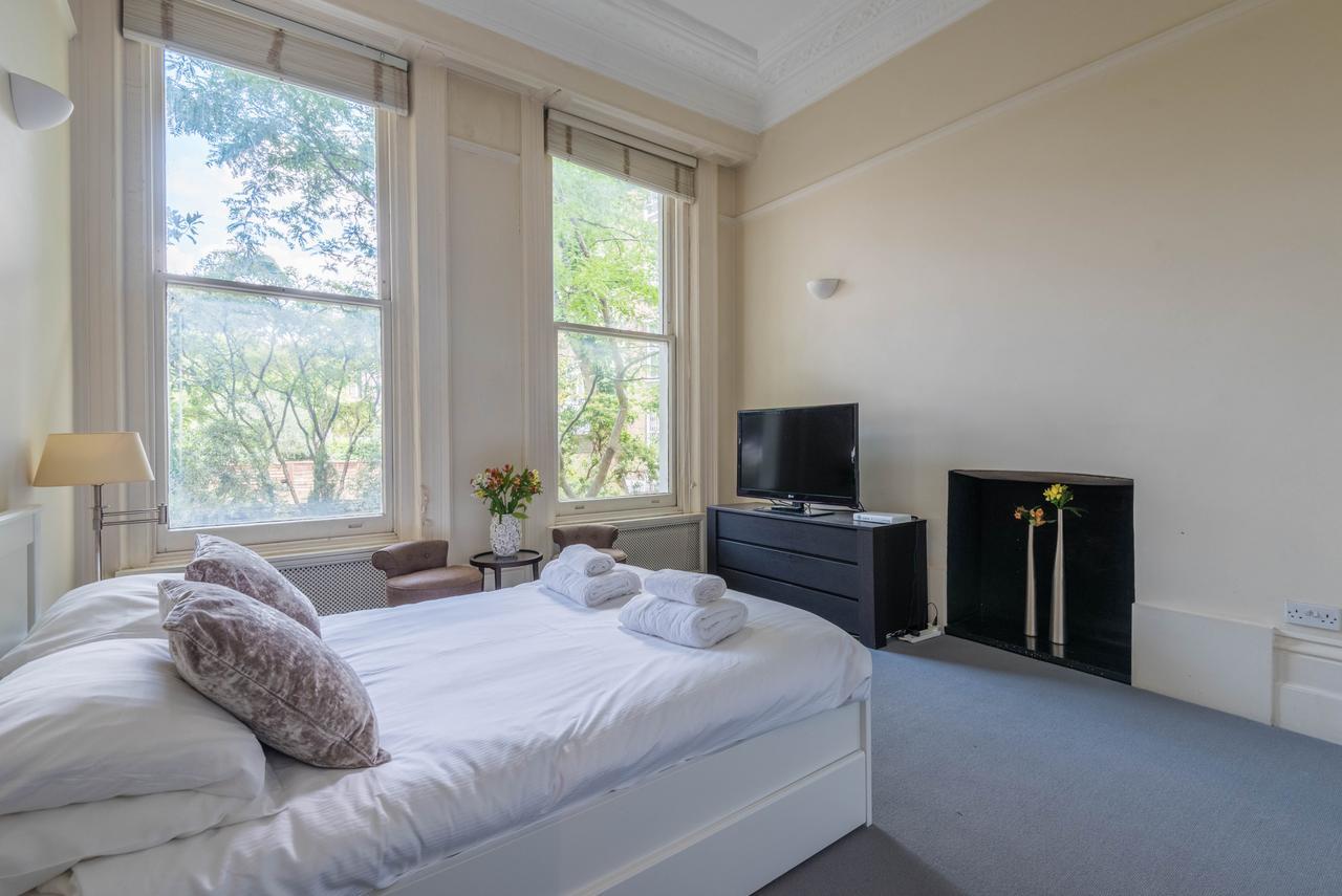 Lovely Chelsea Near The Thames By Underthedoormat * London