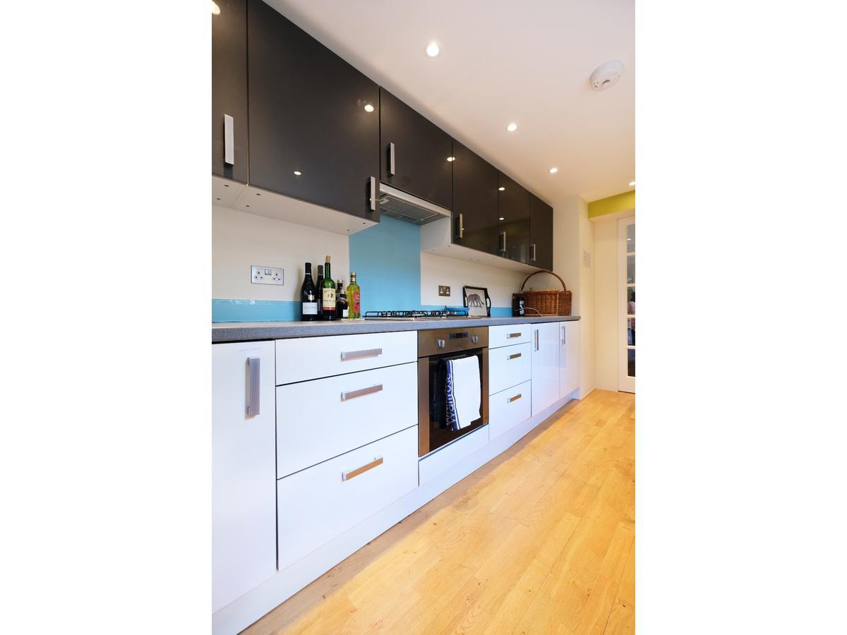 Ferienhaus Pass The Keys Charming Portobello Road *