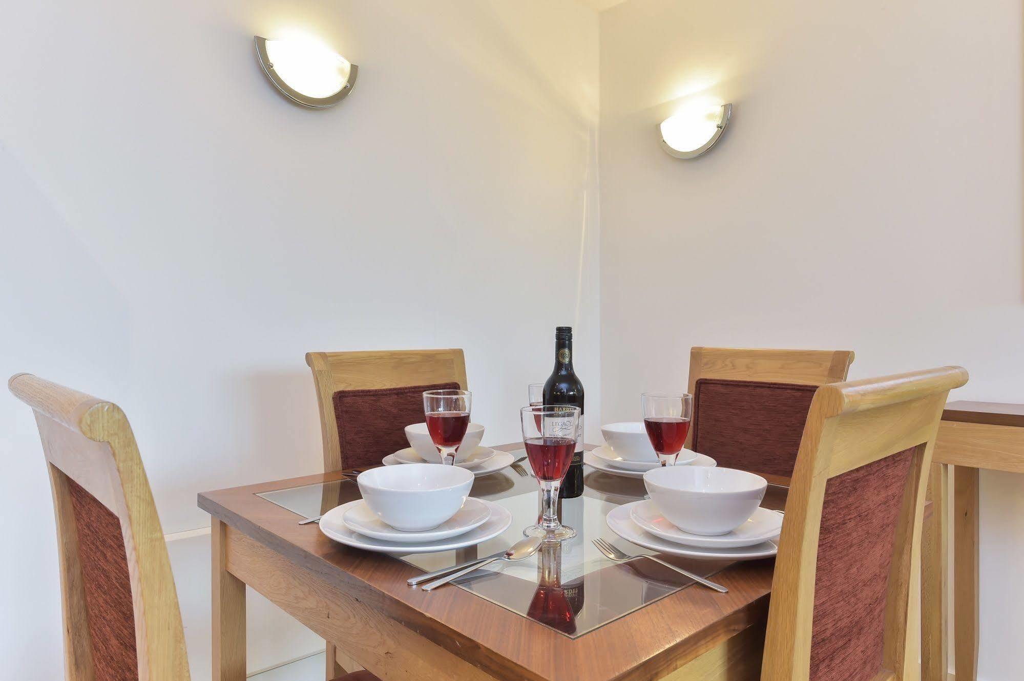 Appartement Beautiful 4-bedroom Flat In Bridge/borough!