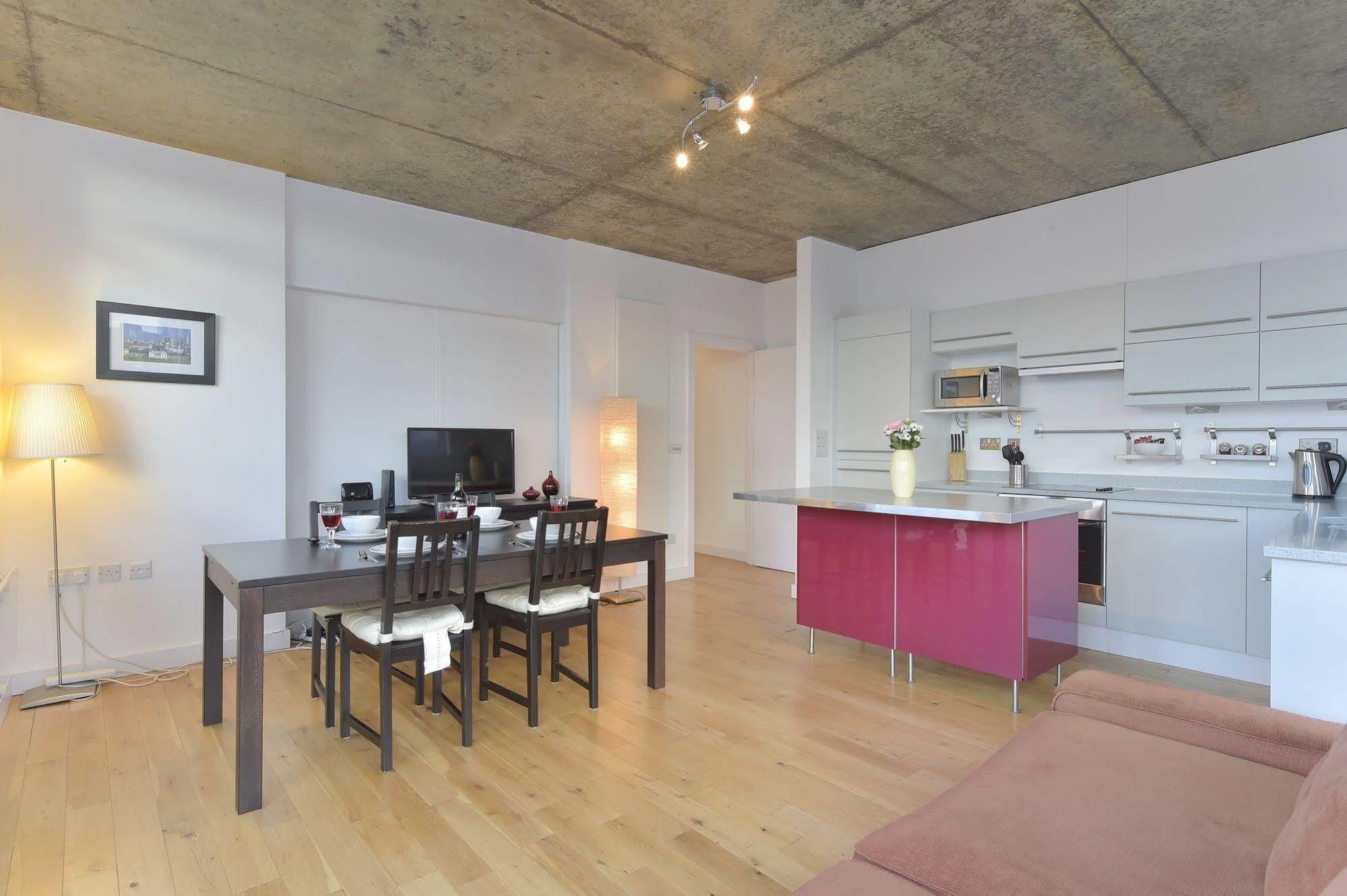 Beautiful 4-bedroom Flat In Bridge/borough! Appartement *