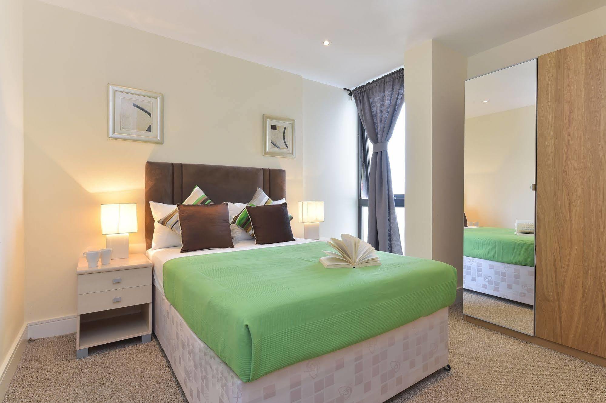 Beautiful 4-bedroom Flat In Bridge/borough! Appartement