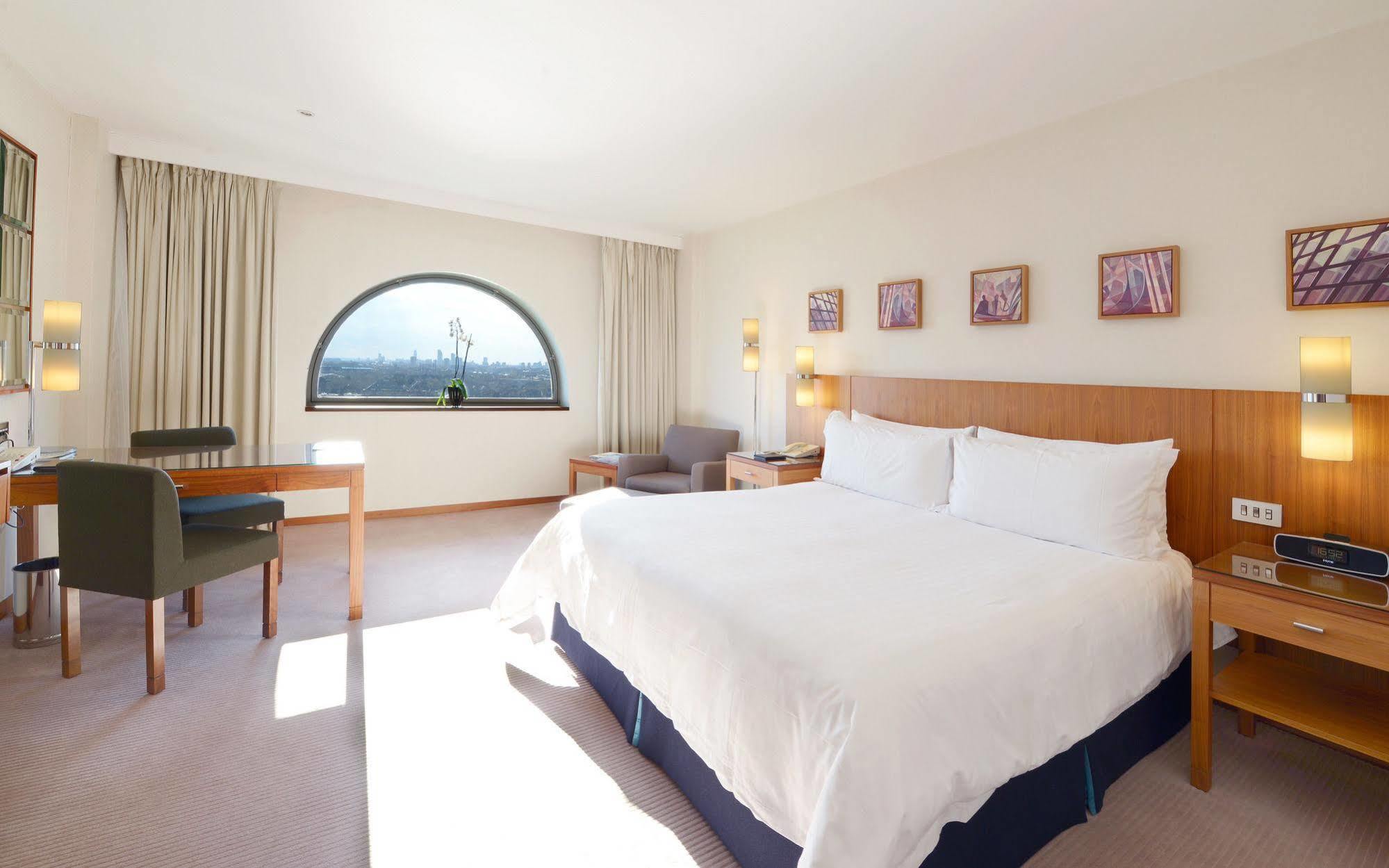 Canary Riverside Plaza Hotel 5*