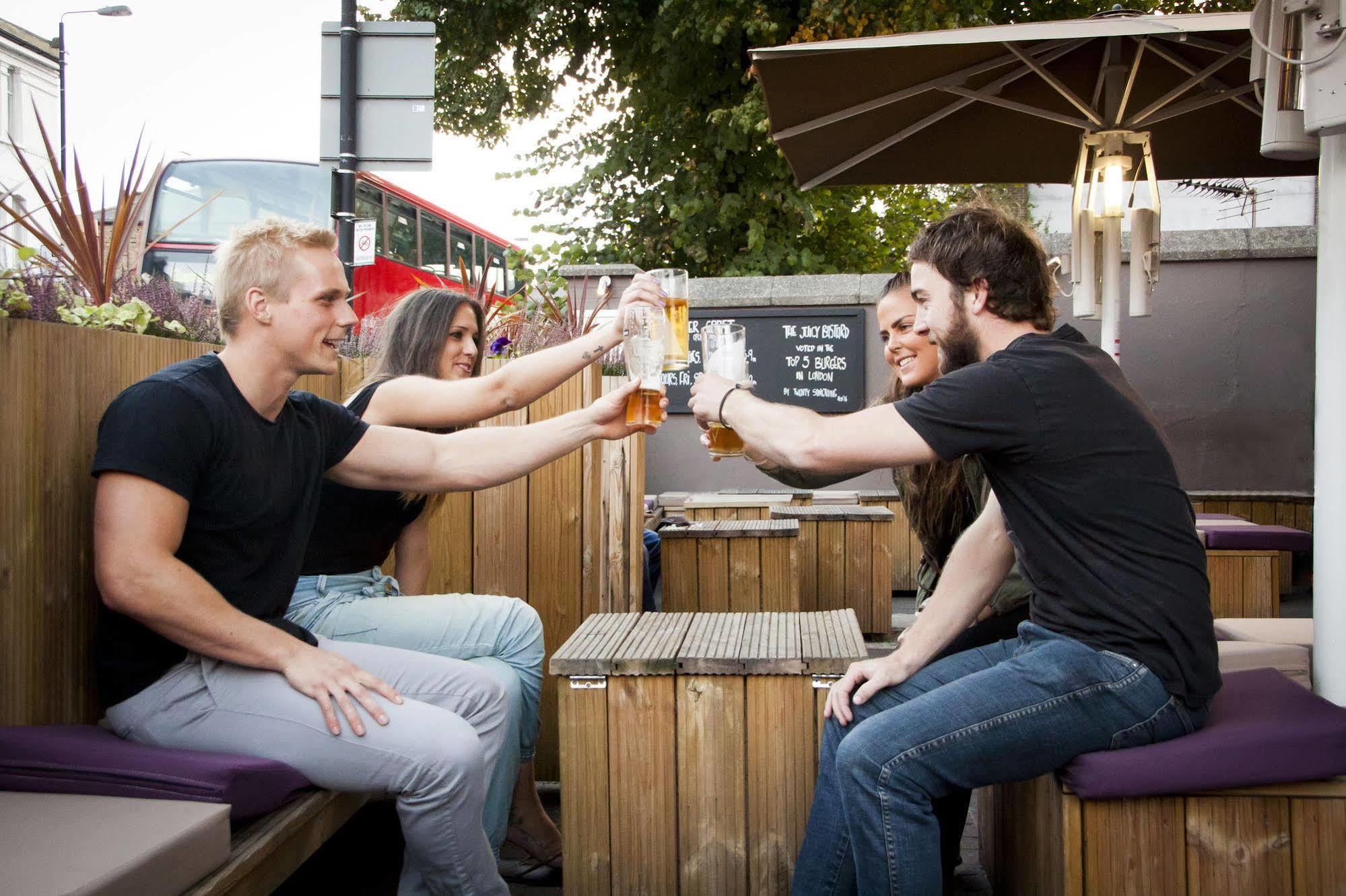 Publove @ The Crown, Battersea Londres