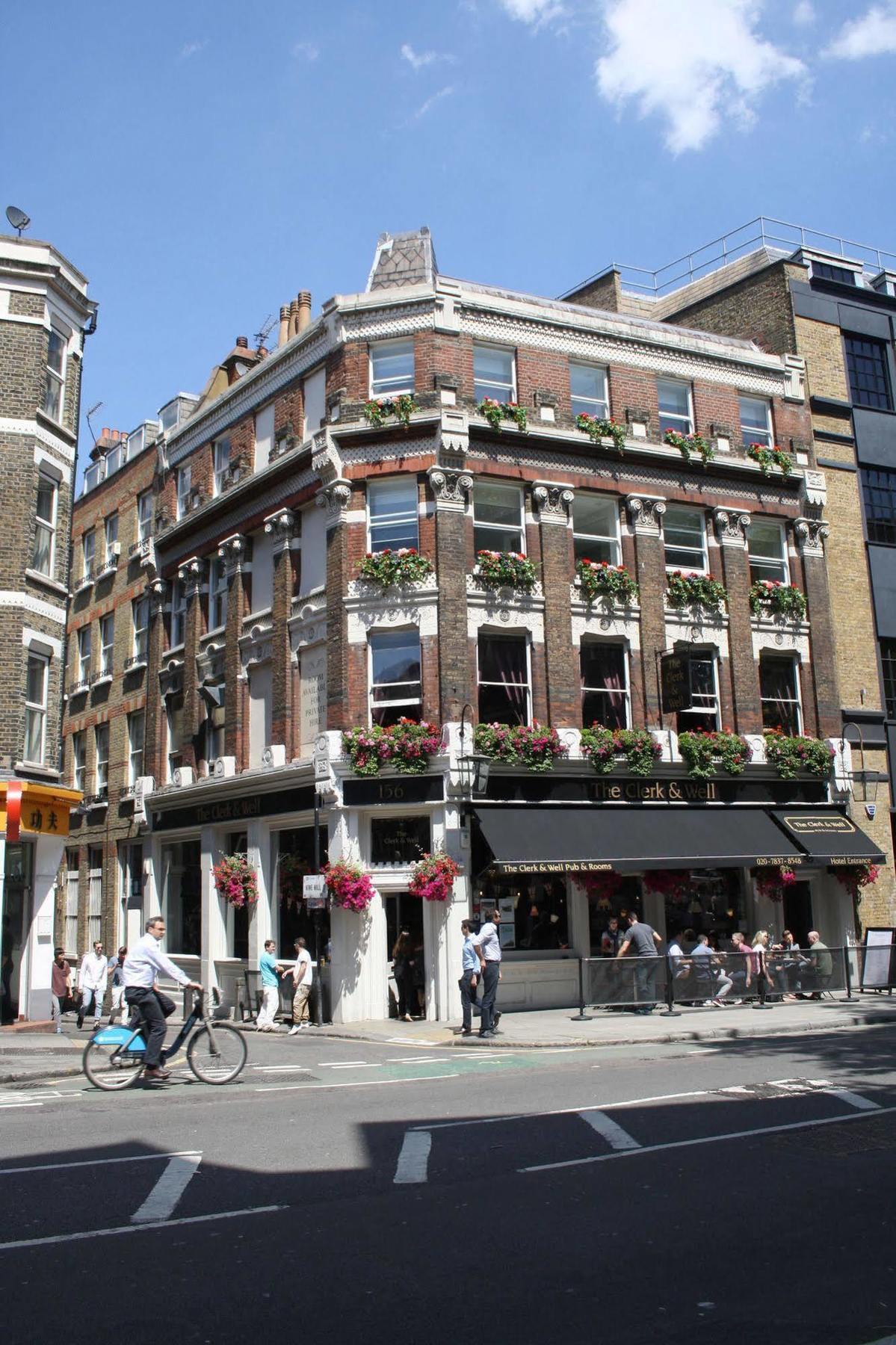 The Clerk & Well Pub And Hotel