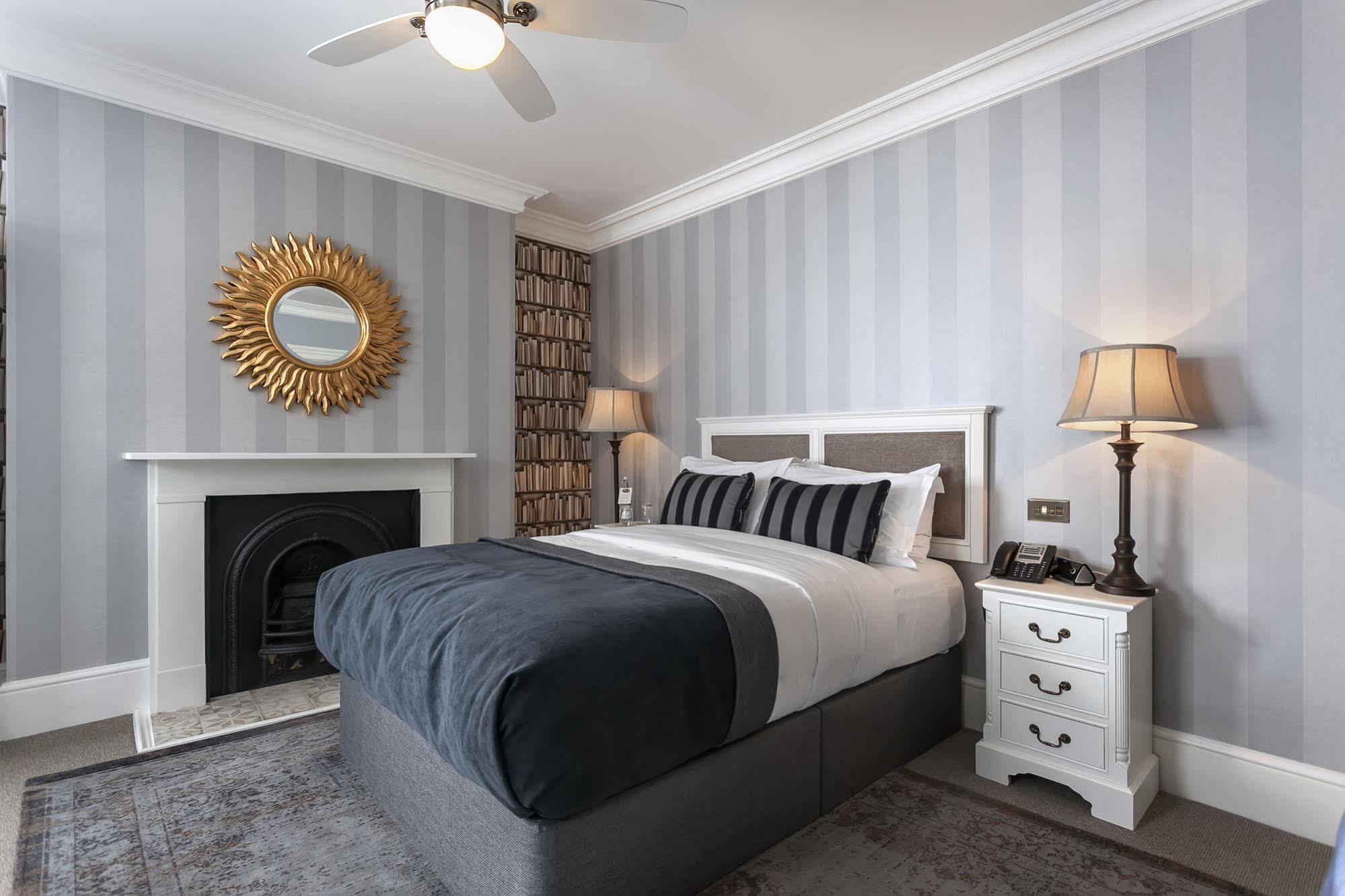 The Clerk & Well Pub And Hotel 4*