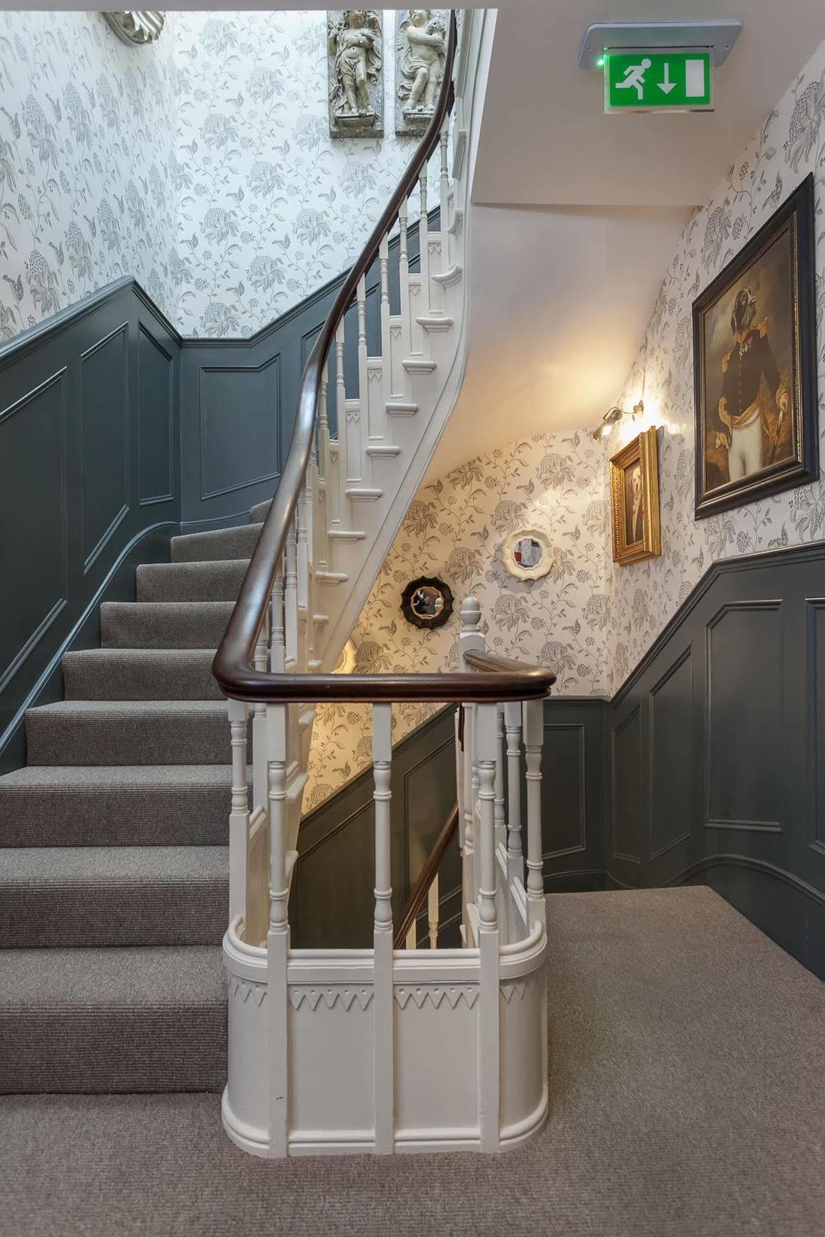 Hotel The Clerk & Well Pub And