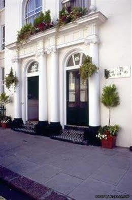 Palace Court Hotel 2*