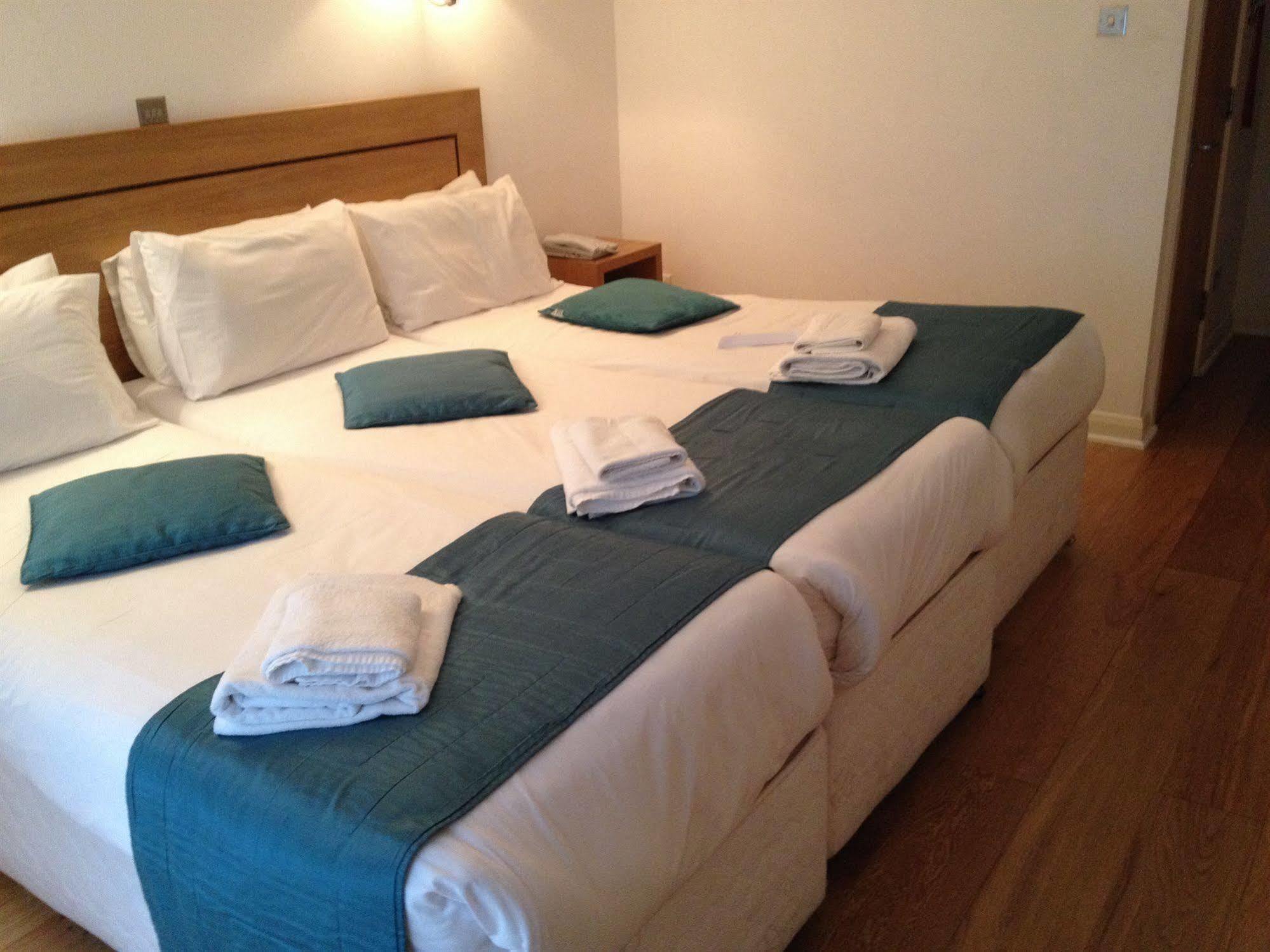 Ambassadors Hotel 3*