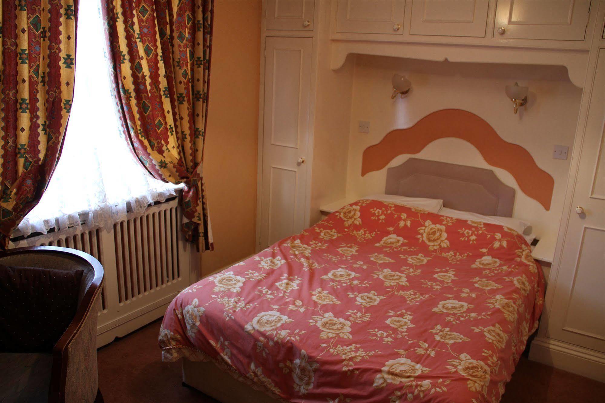 Maranton House Kensington Hotel 3*