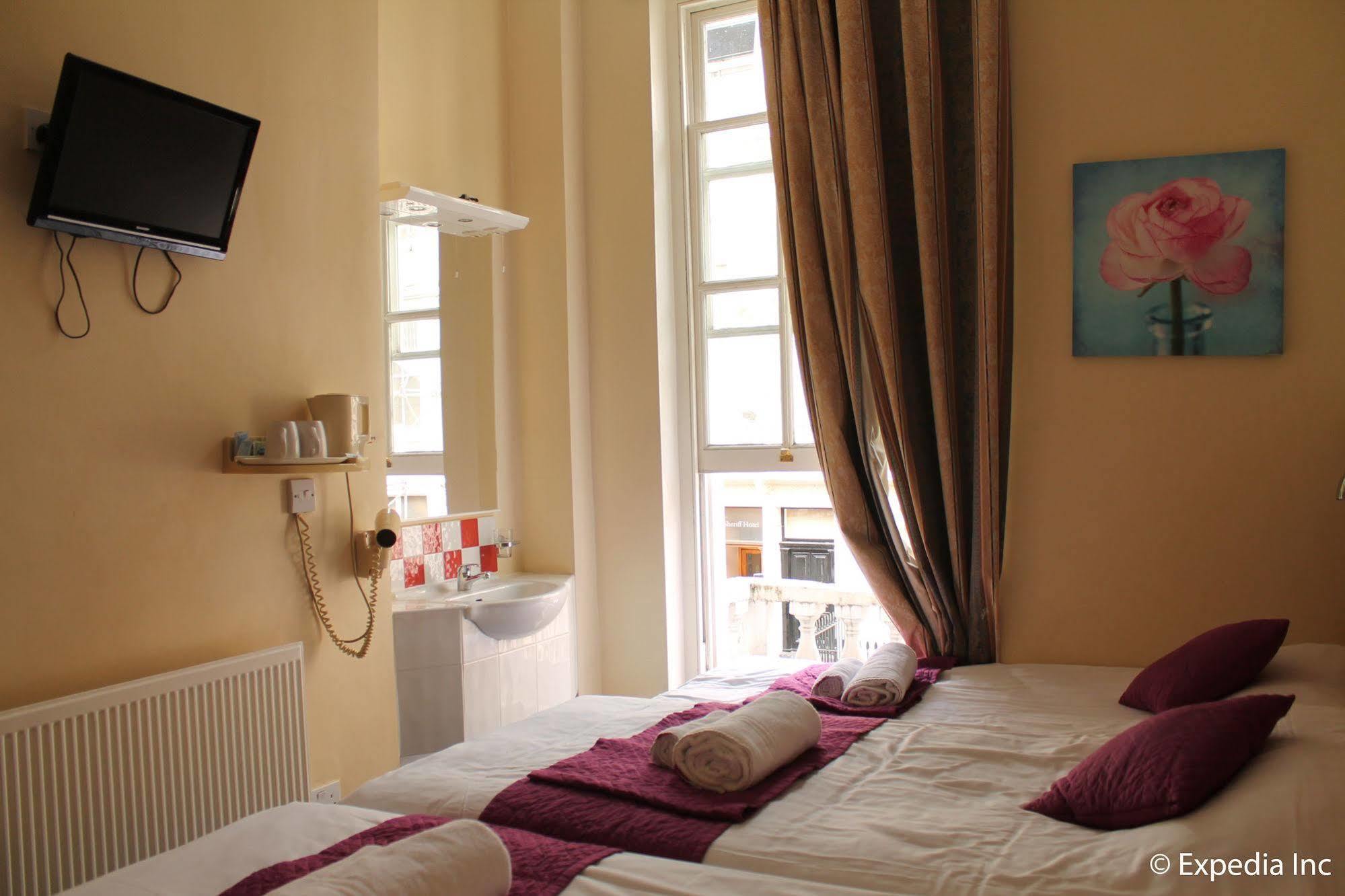 Hotel Oyo Bakers Victoria 3*