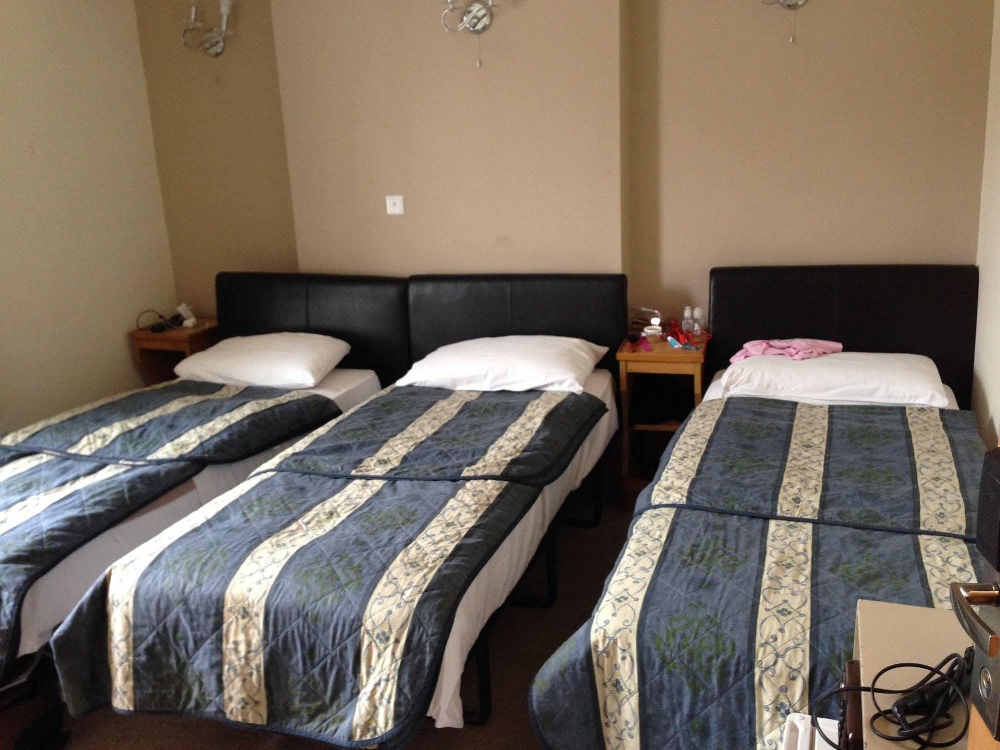 Holland Hotel 2*