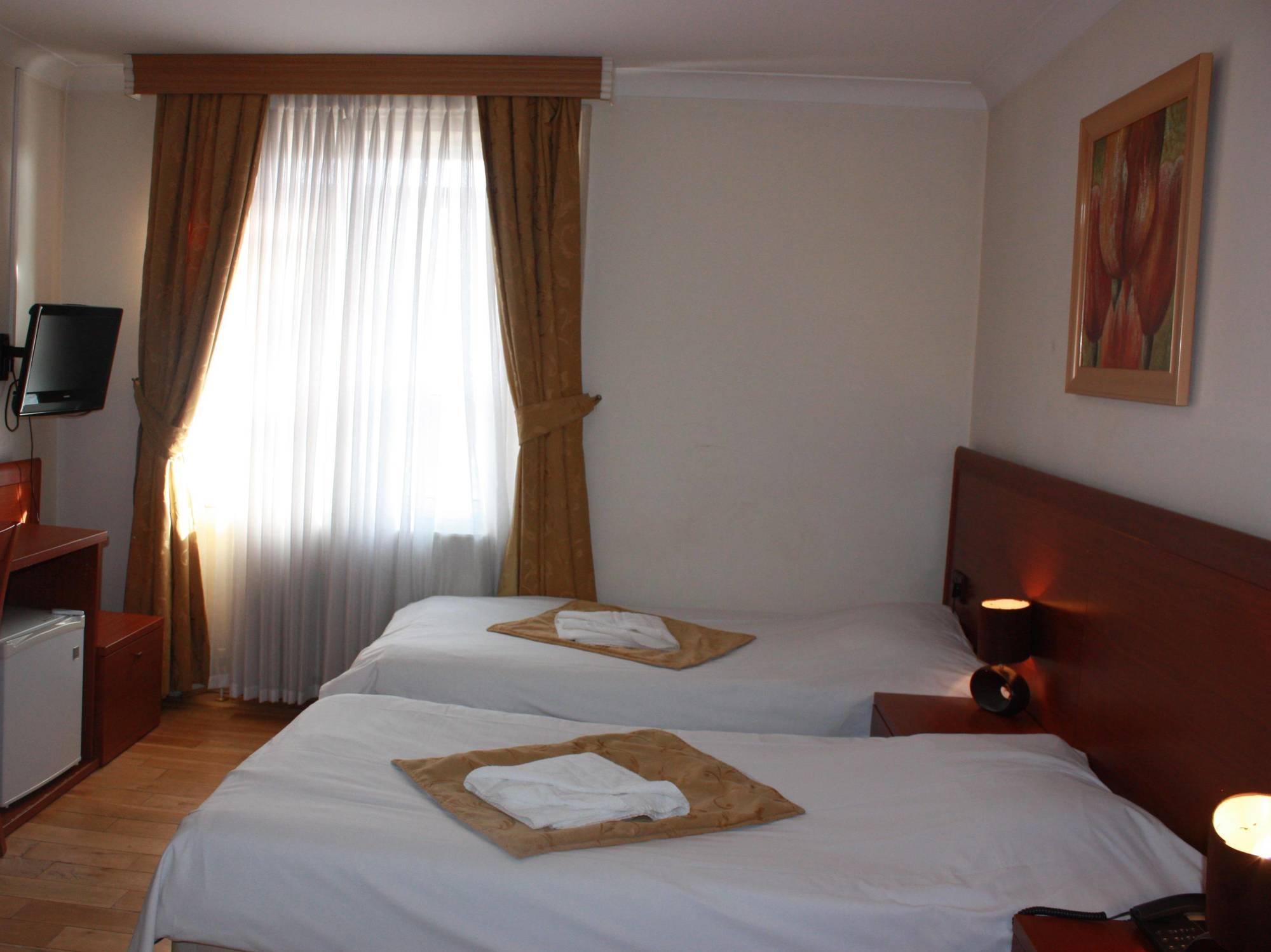 Hotel Corner House 3*