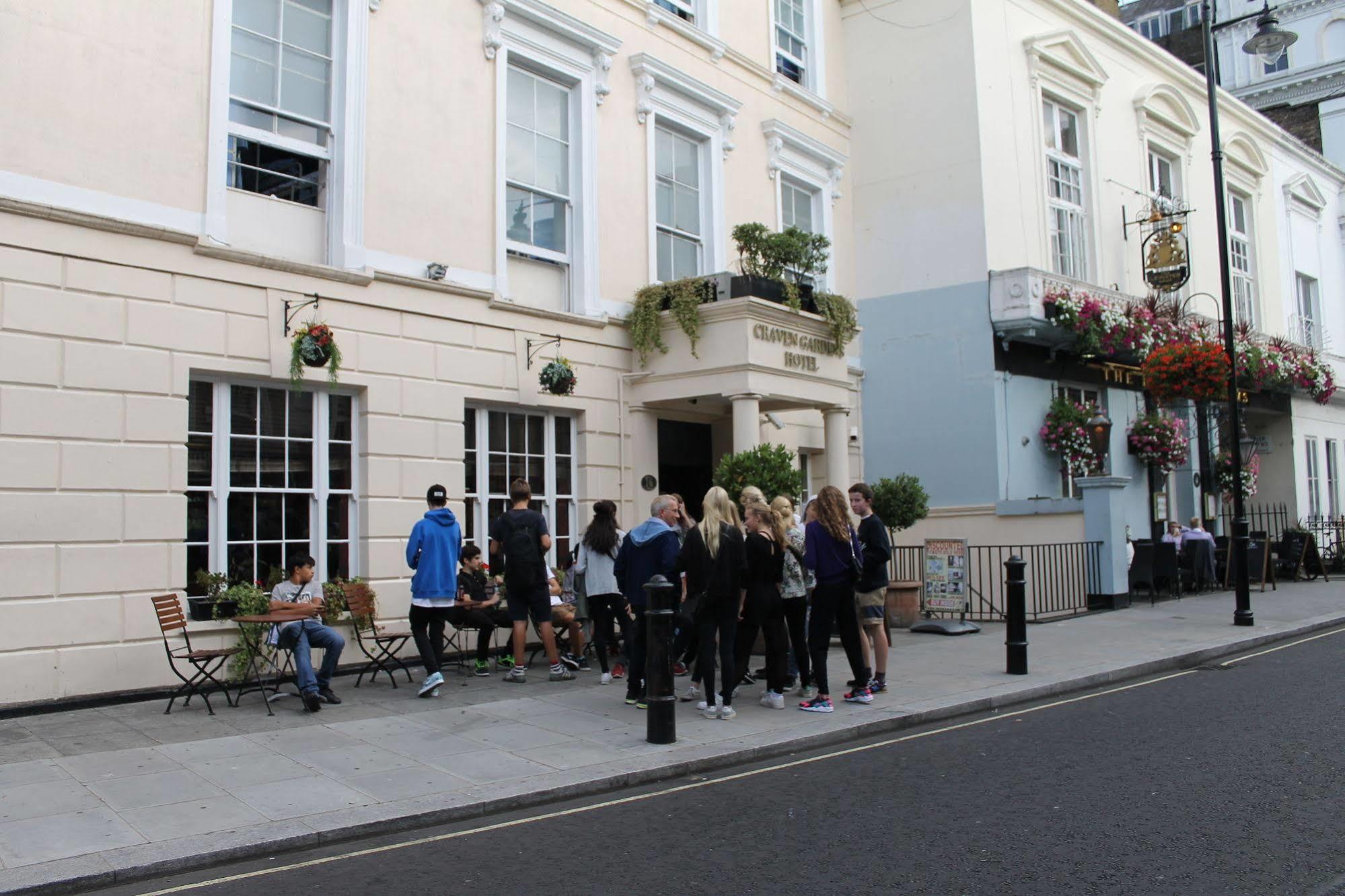 Smart Hyde Park View Hostal *