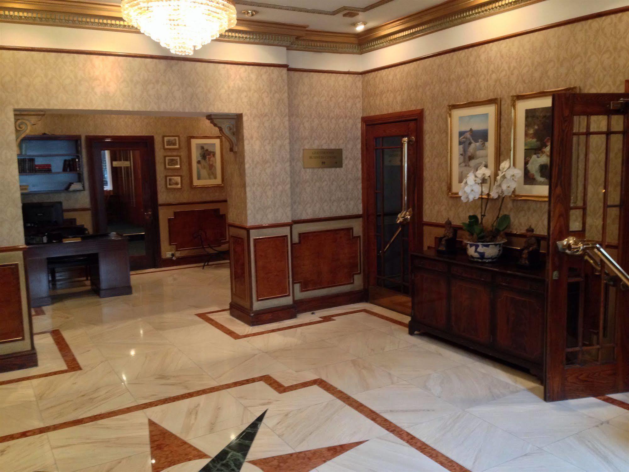Hotel Berjaya Eden Park 3*