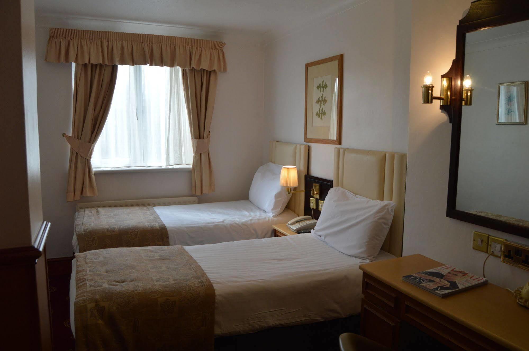 Holiday Villa Hotel