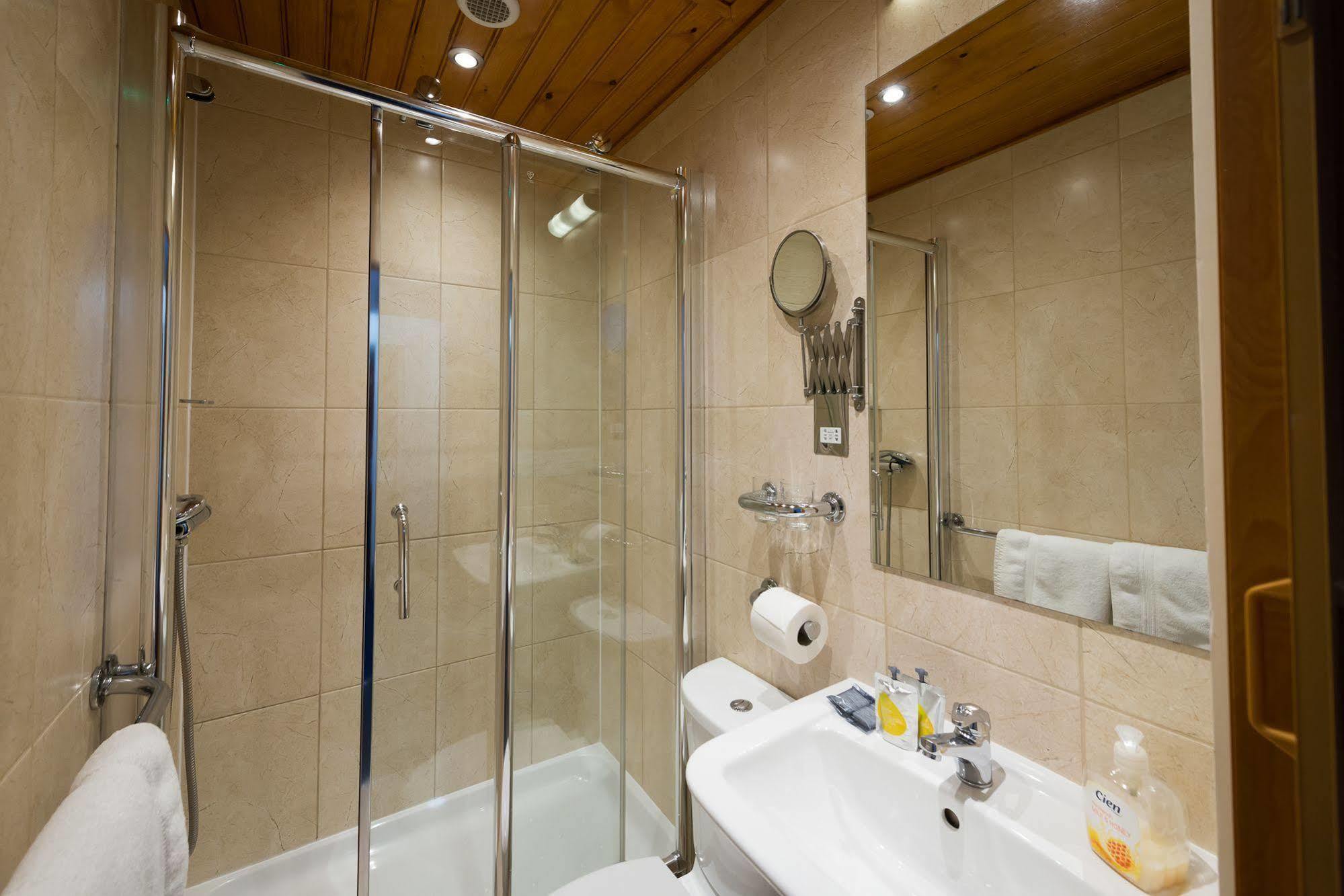 Hotel Adria London
