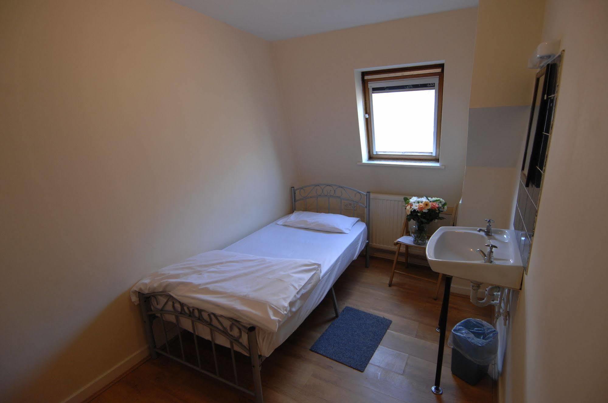 Barkston Earls Court Hostel London
