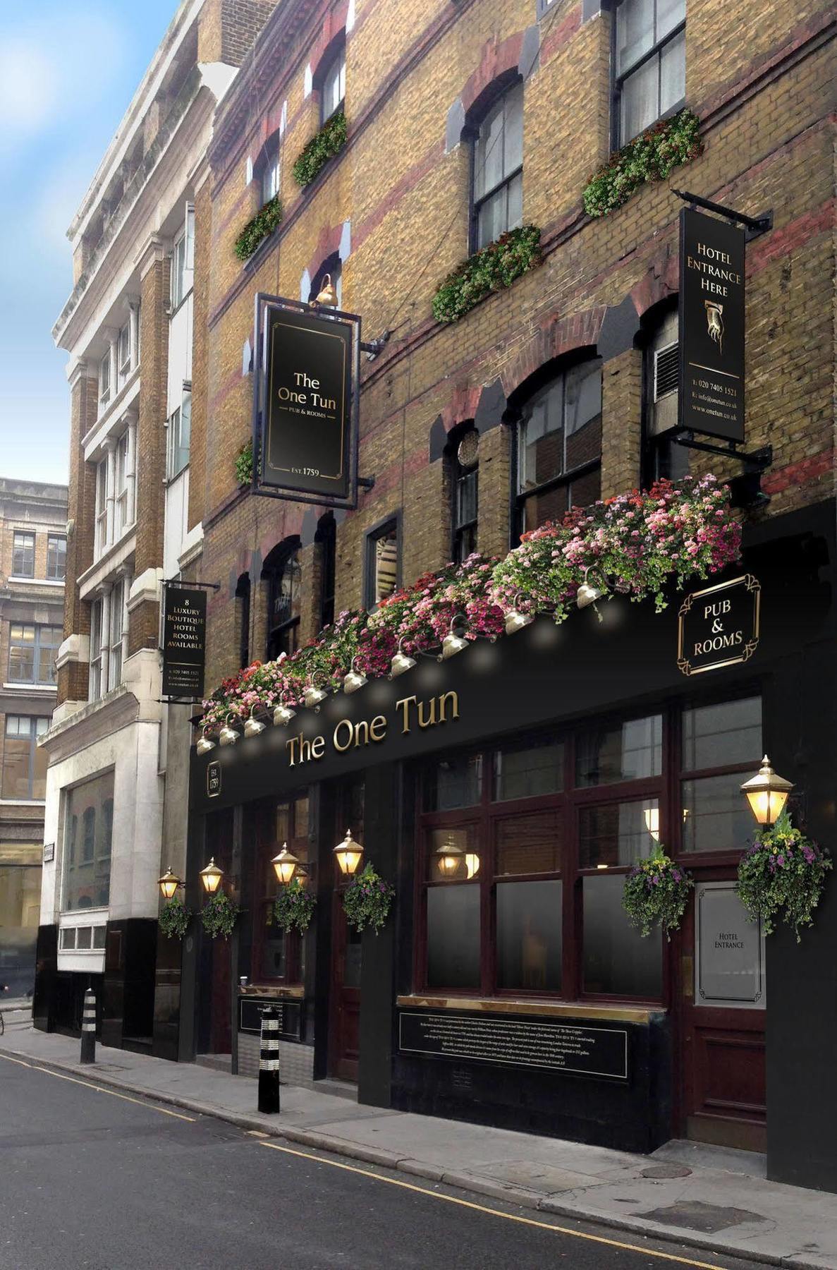Bed and breakfast The One Tun Pub & 4*