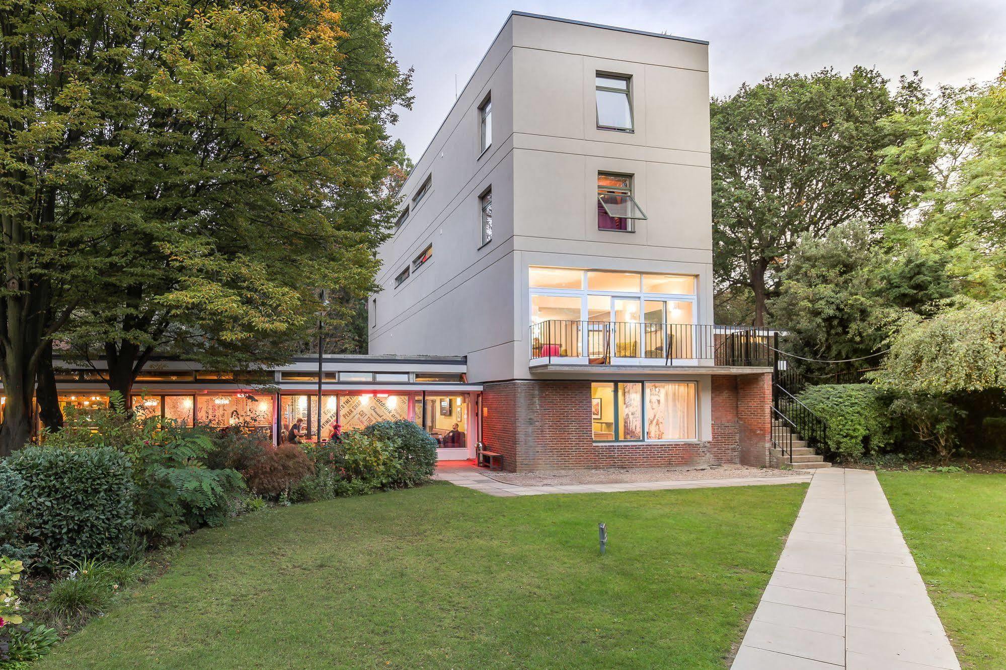 Yha Holland Park Hotel