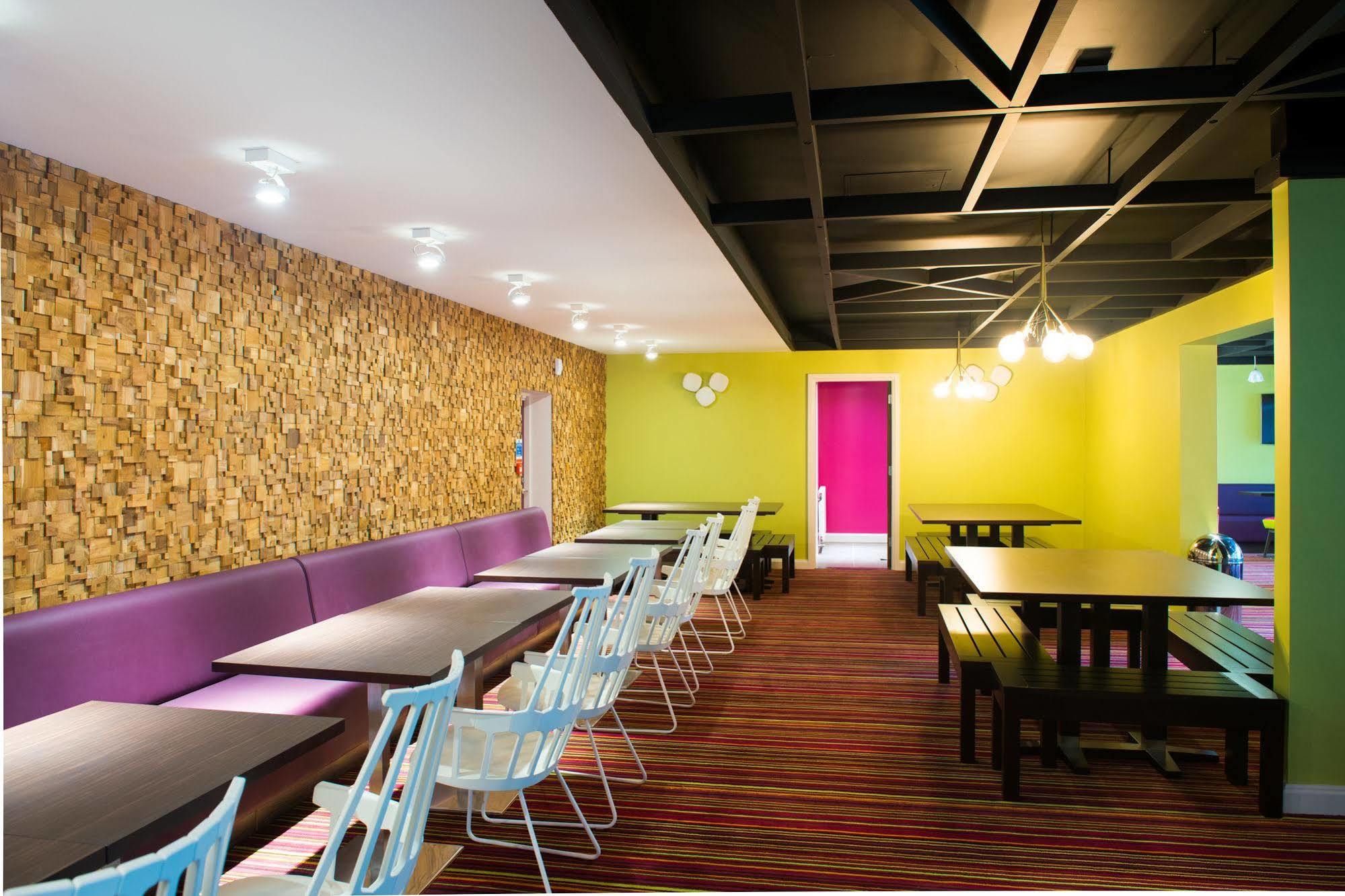 Yha Holland Park 4*