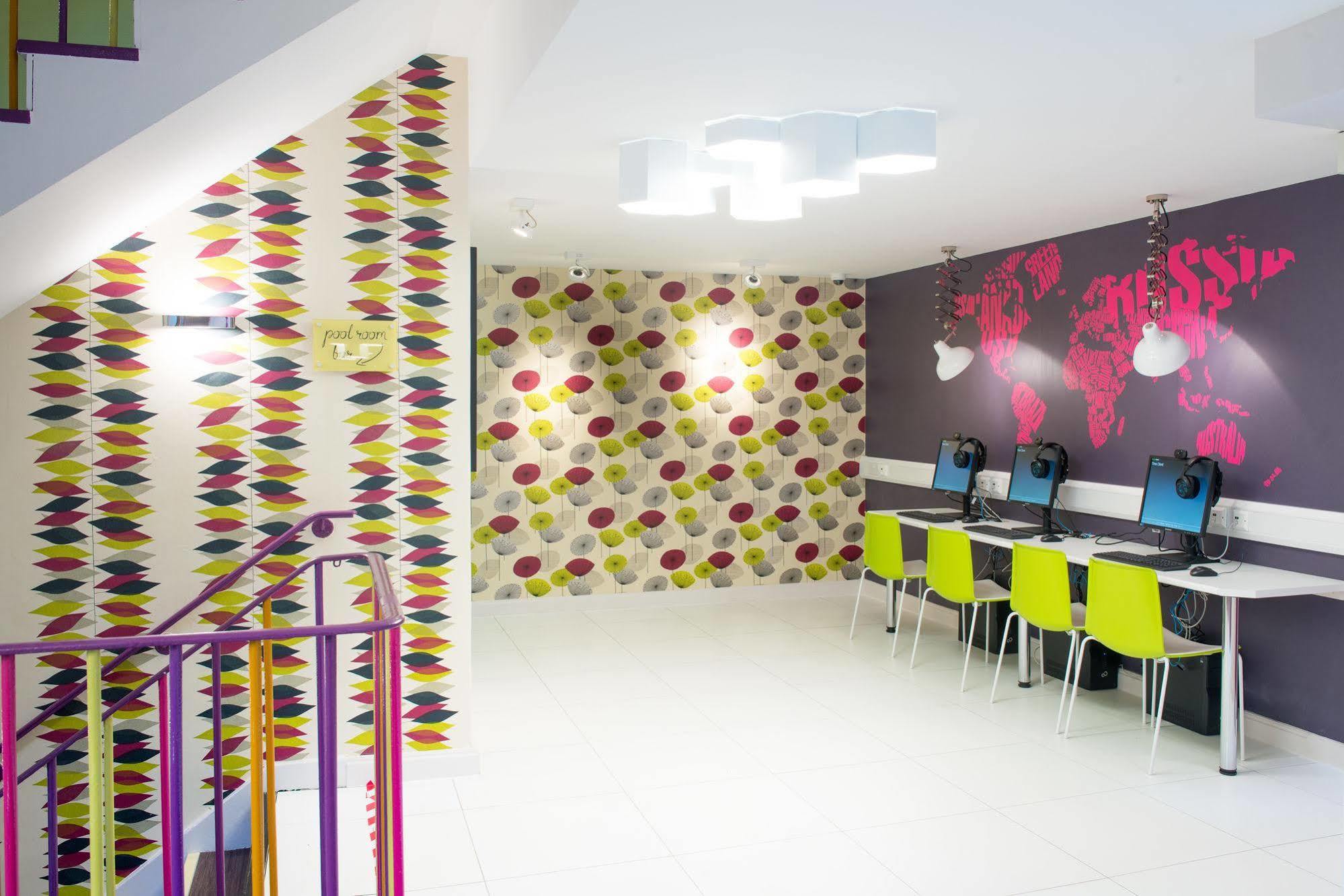 Yha Holland Park 4*