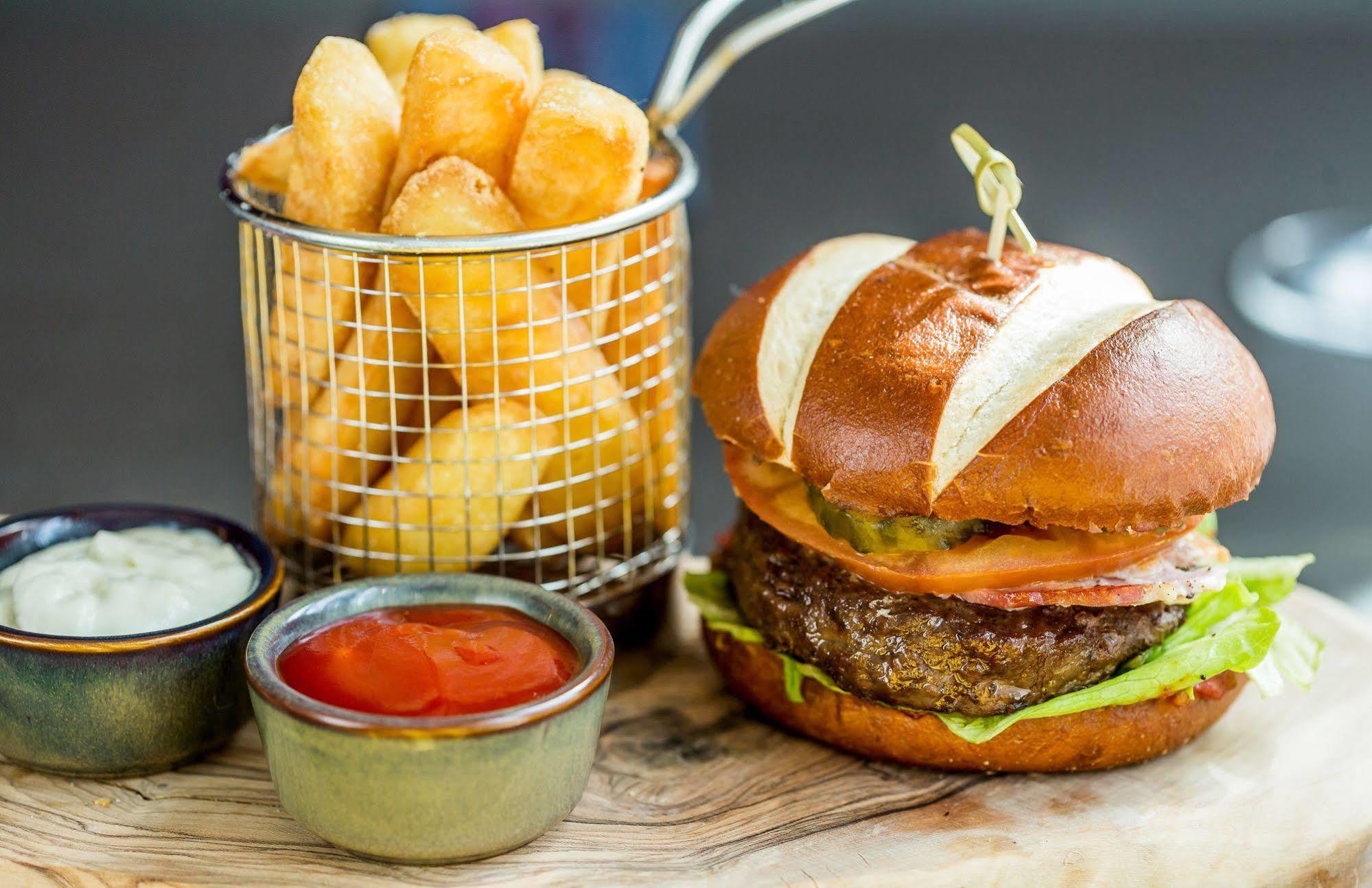 Park Plaza London, Park Royal Hotel London