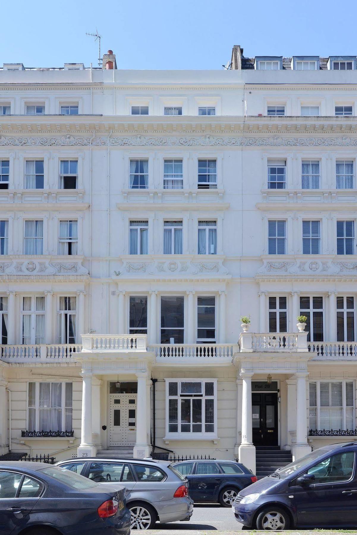 Gallery Hyde Park Hostal *