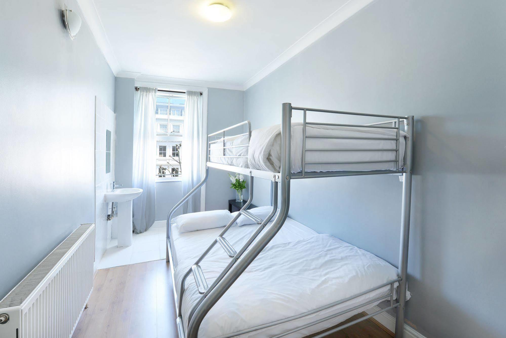 Gallery Hyde Park Hostal