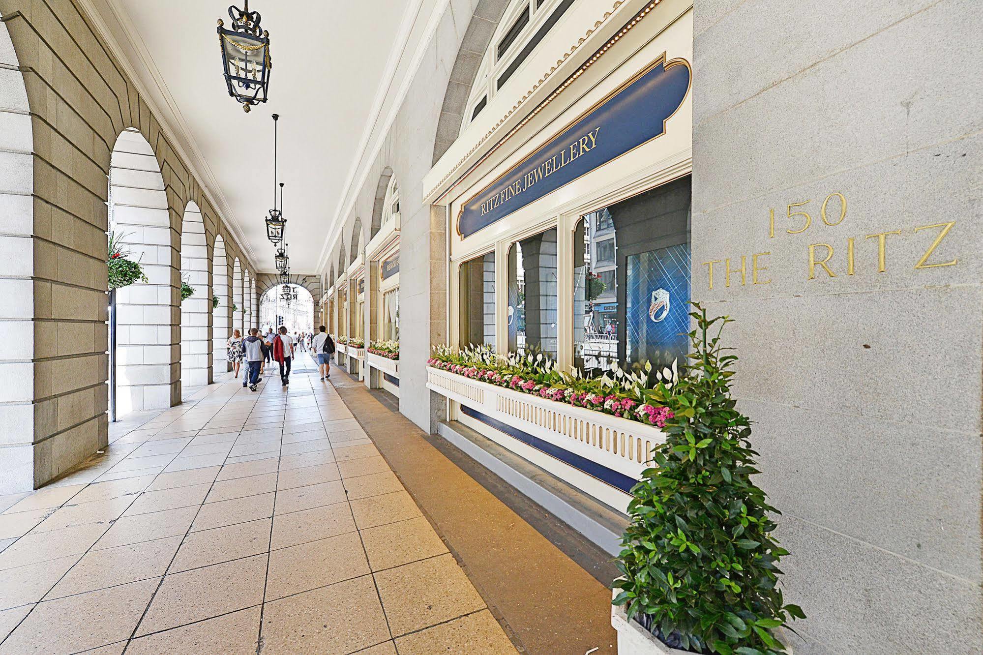 The Leicester Square Collection * Londres