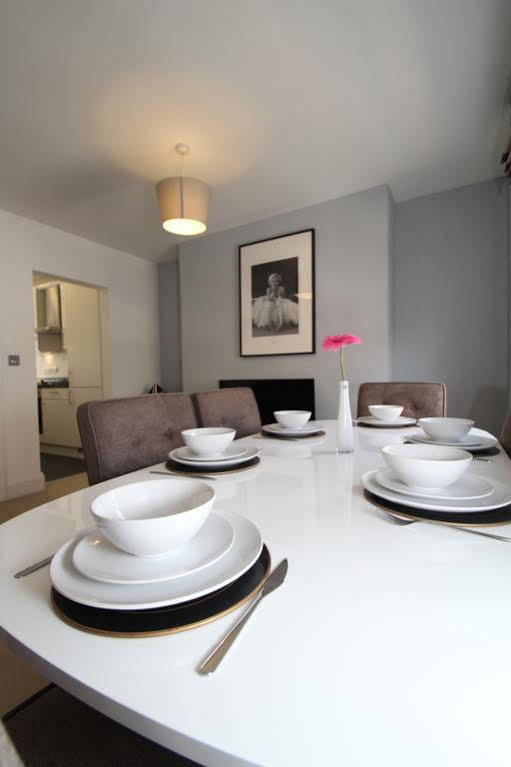 Selfridges Parkside Haven - 2 Bedroom Londen