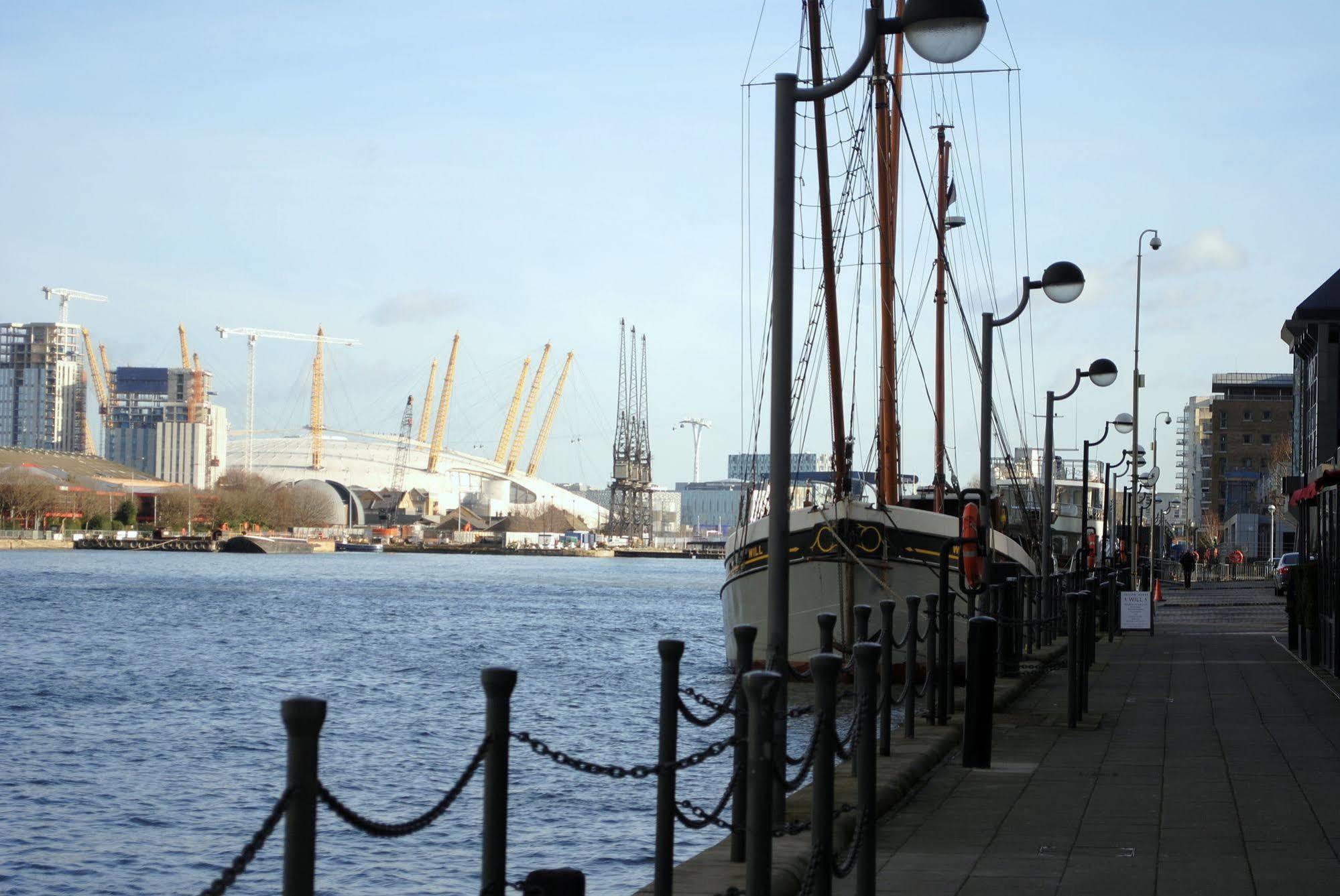 Canary Wharf - Corporate Riverside *