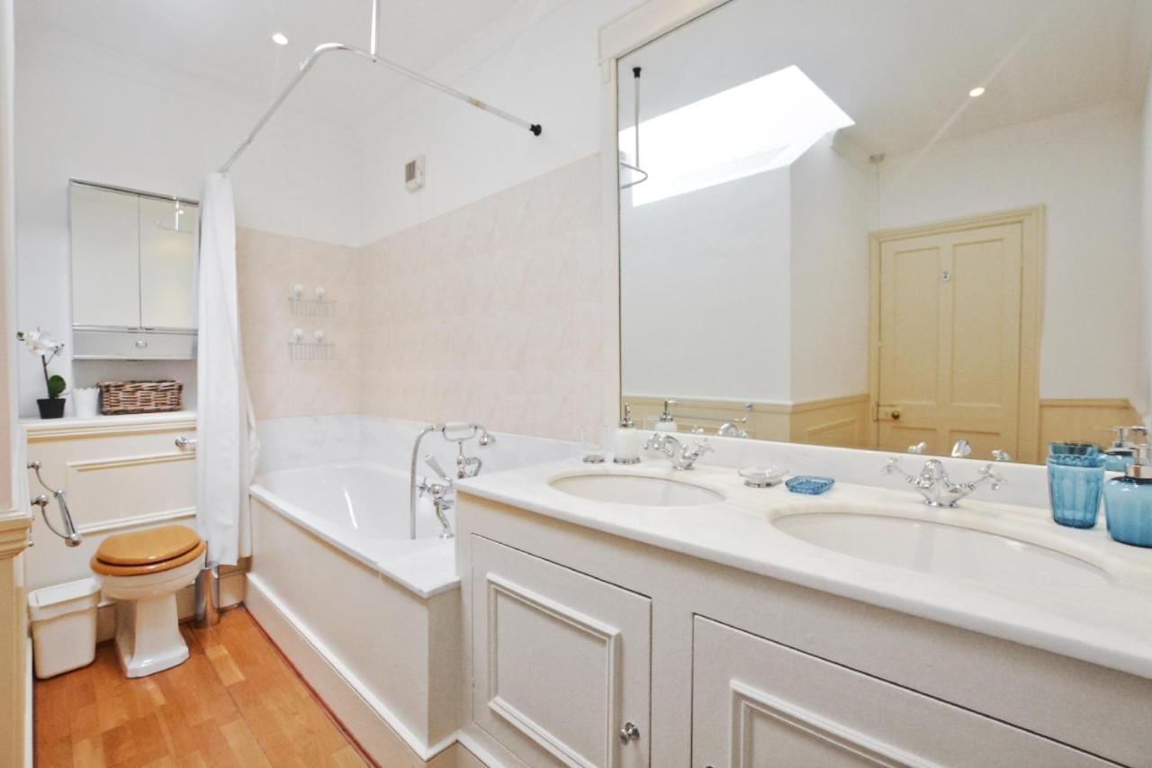 Luxury 3 Bedrooms Mews House In South Kensington Hébergement de vacances Londres